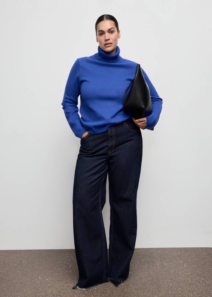 Turtleneck knitted sweater — Vibrant blue