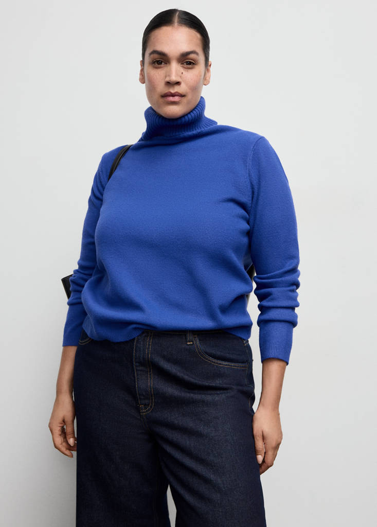 Turtleneck knitted sweater — Vibrant blue