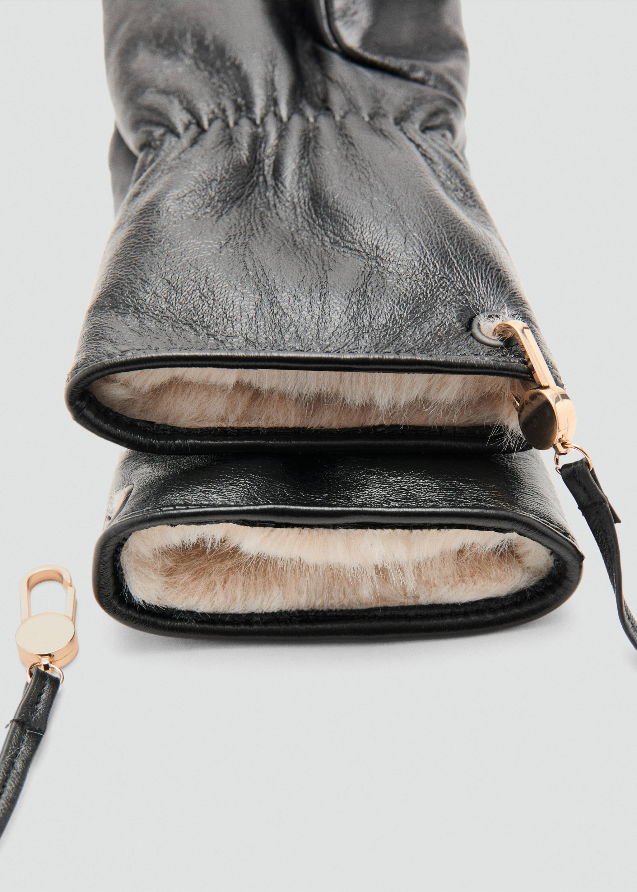 Leather mitts - Medium plane, Black. Ref: 27081225-00.