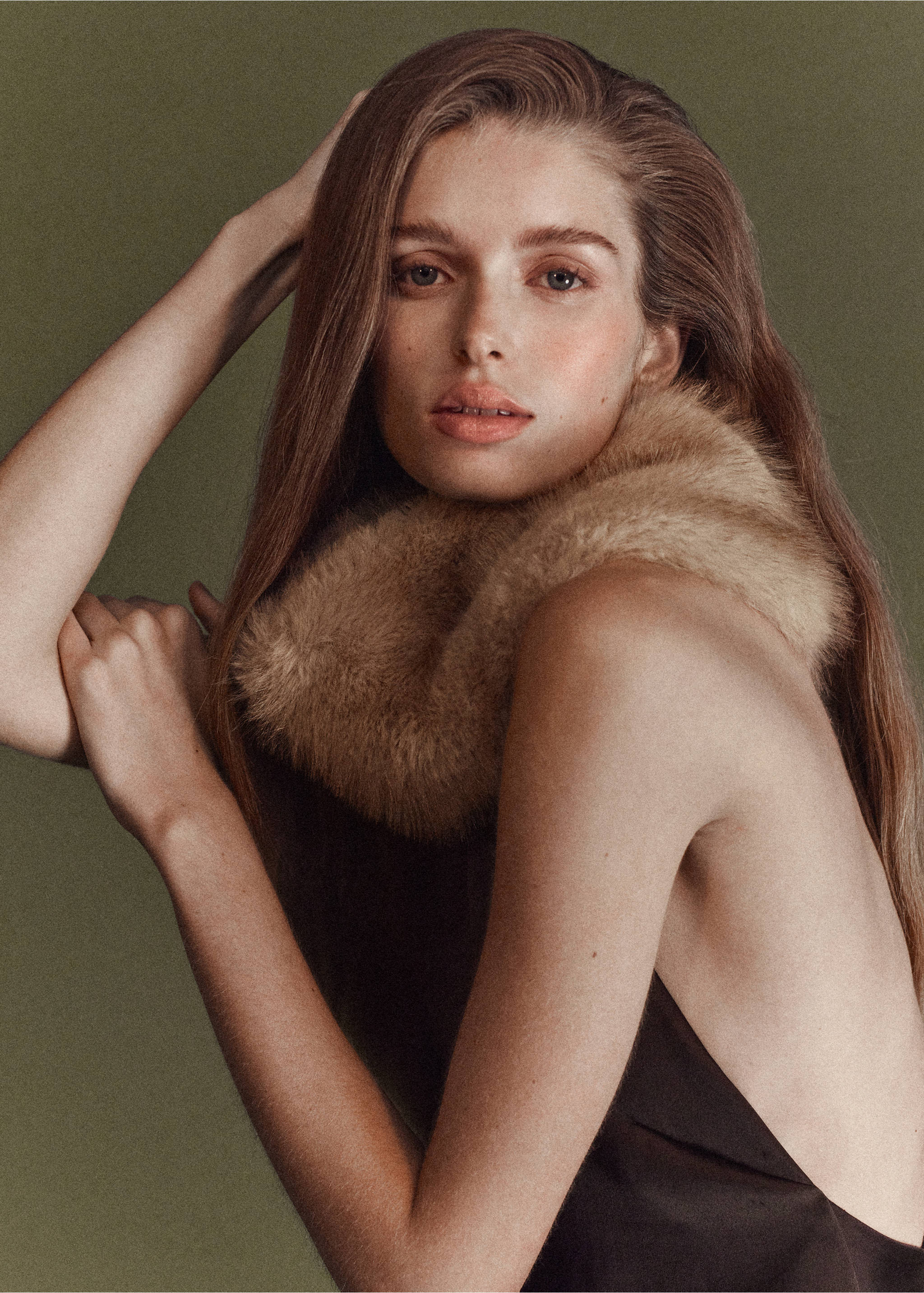 Satin-Kleid mit Kunstfell-Effektkragen - Detail des Artikels 1, Braun. Ref: 27081233-00.