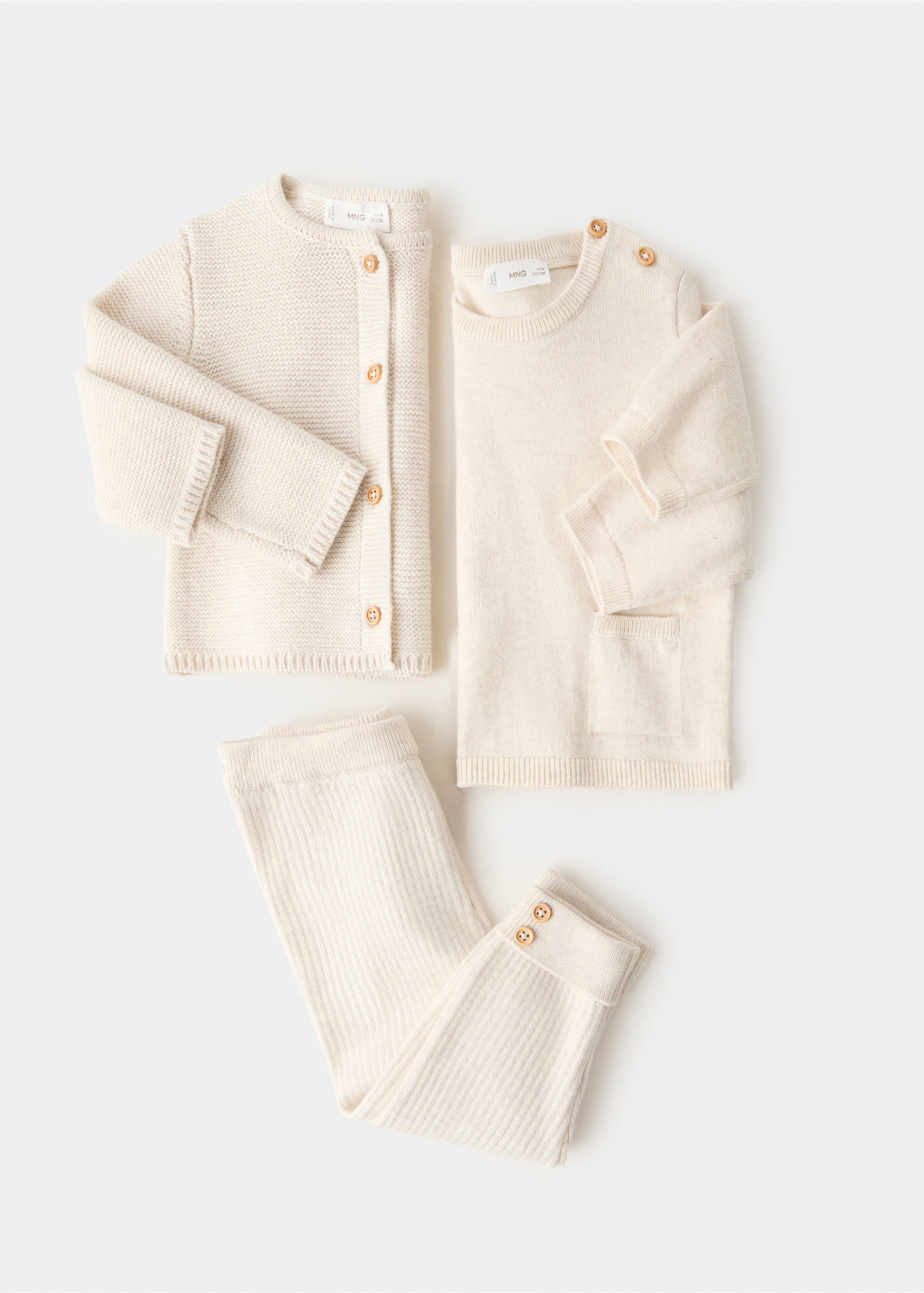 Knitted button cardigan - Details of the article 8, Sand. Ref: 27081235-00.