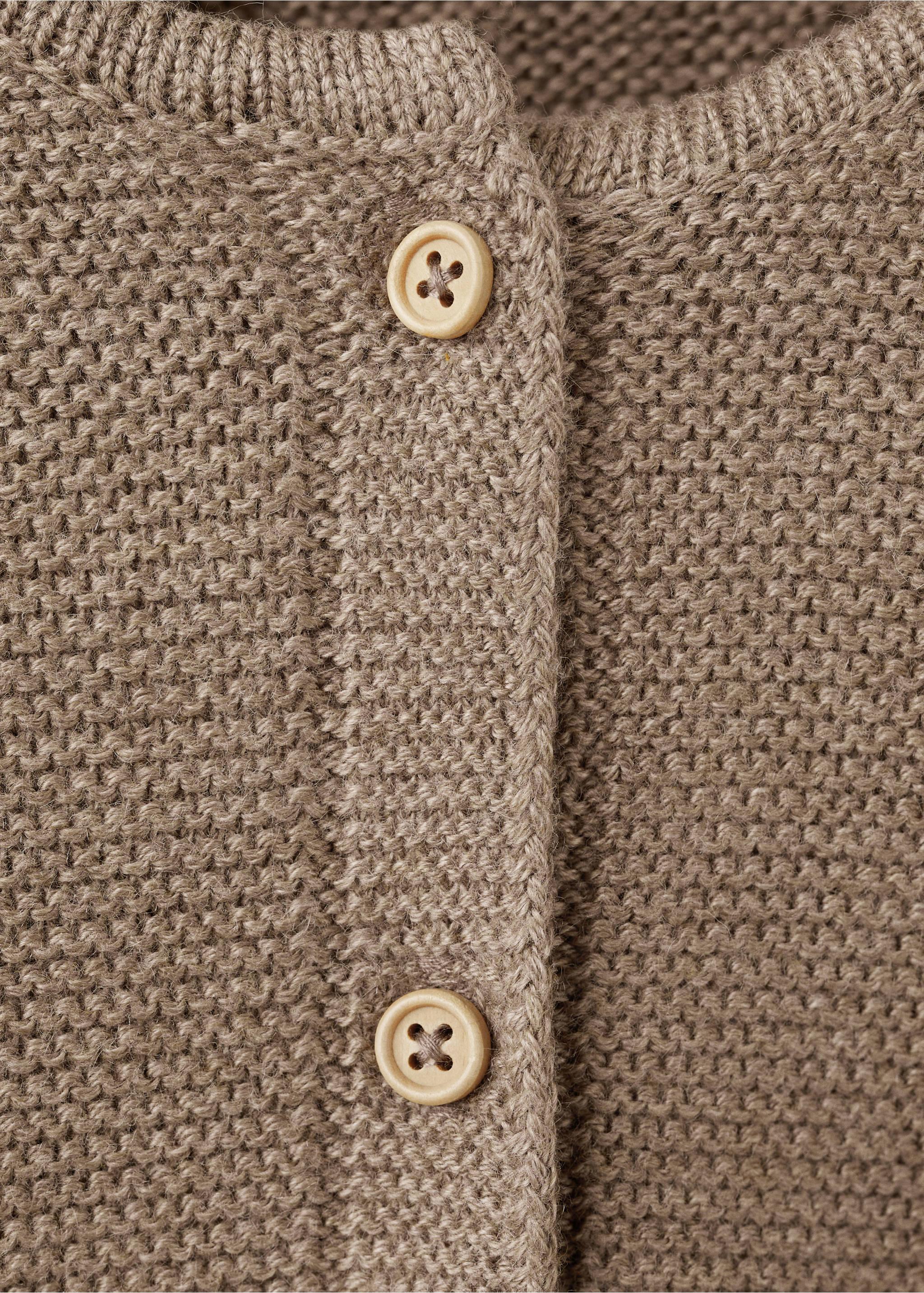 Knitted button cardigan - Details of the article 8, Medium Brown. Ref: 27081235-00.