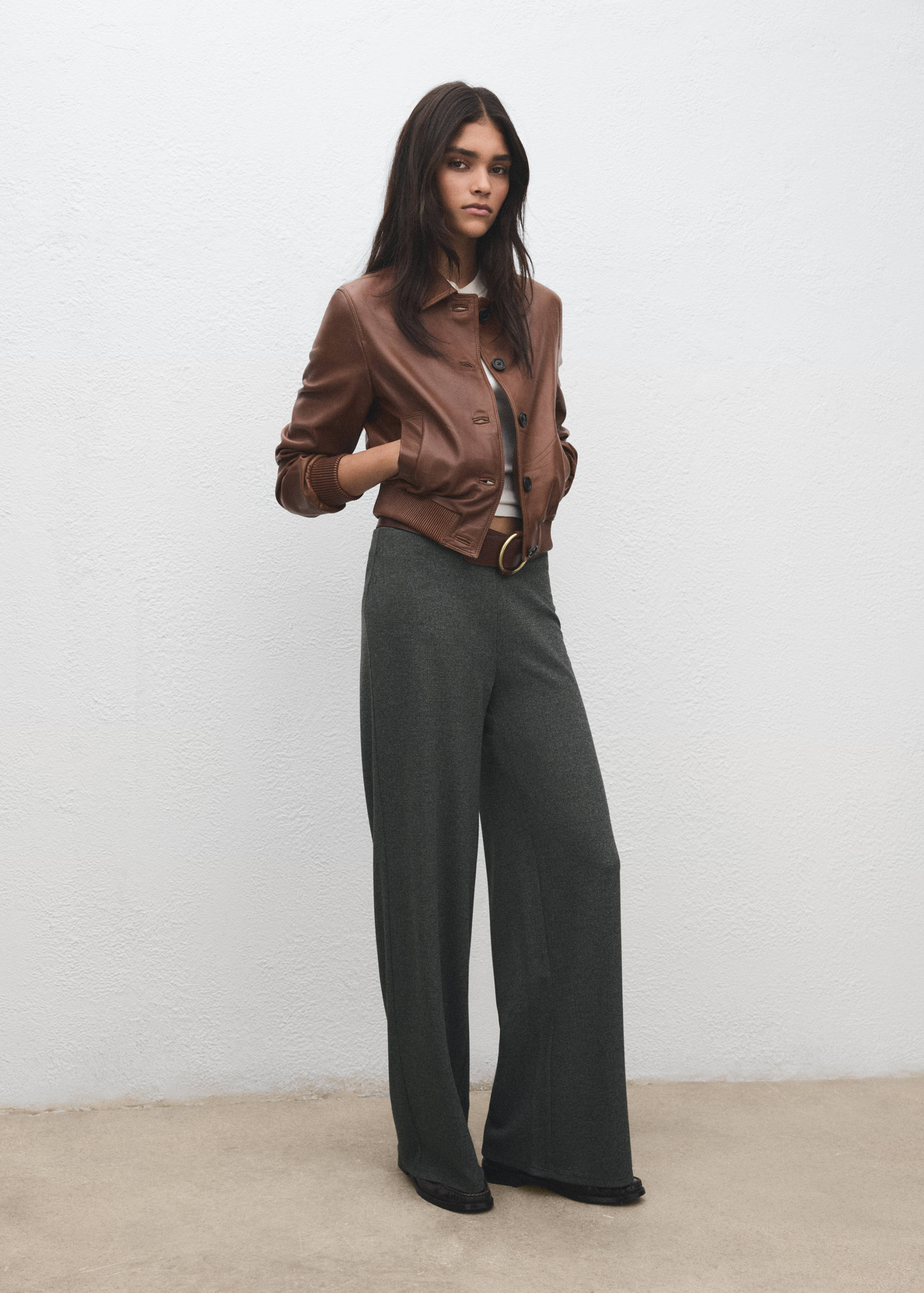 Celana straight-fit dengan pinggang elastis - Tampilan Umum