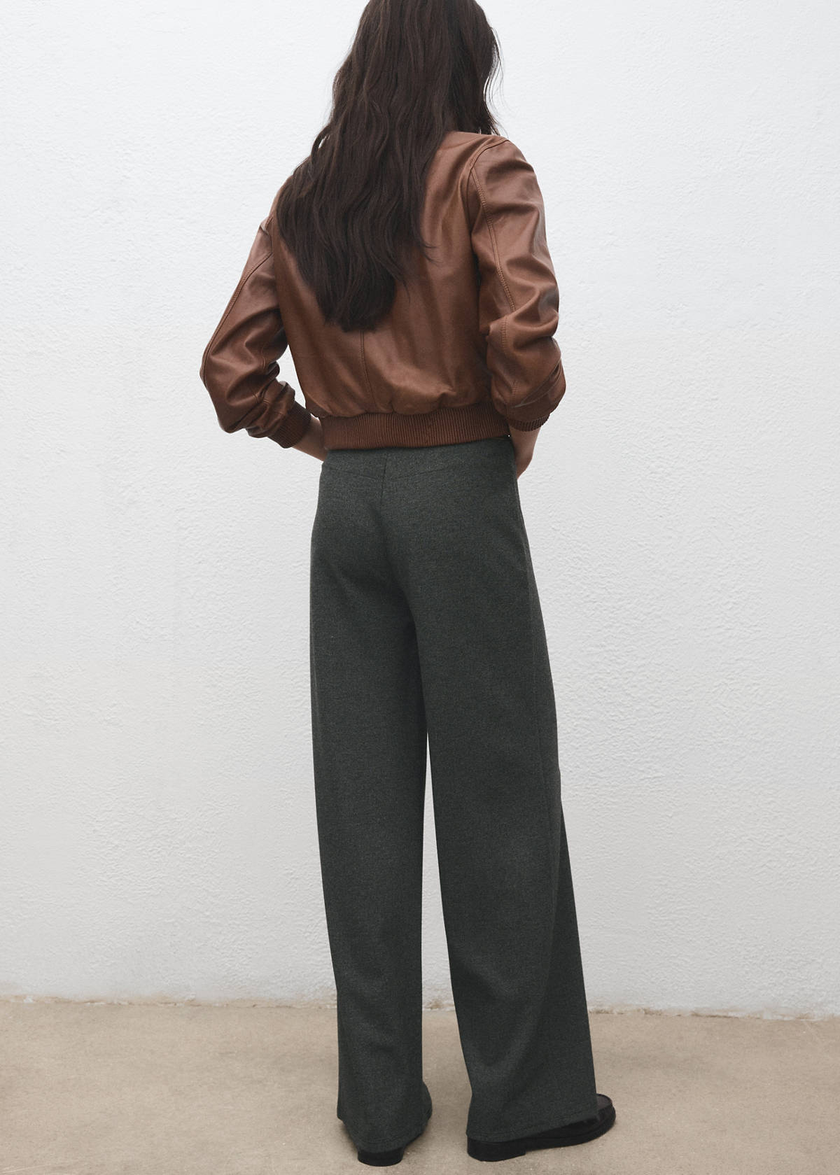 Straight-fit trousers with elastic waist — Grey