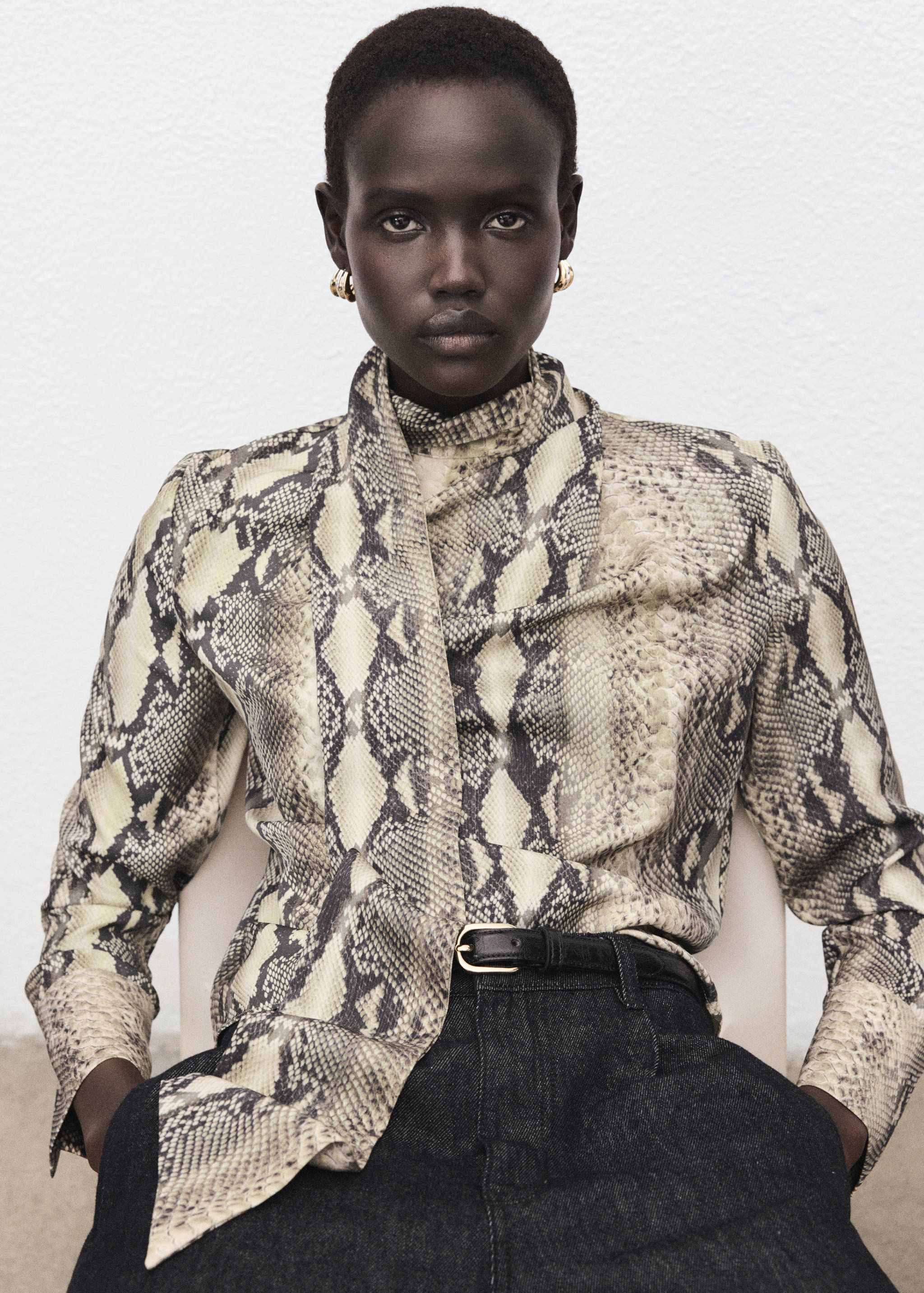 بلوزة بنقشة أنيمال برنت مع فولار - رؤية وسط