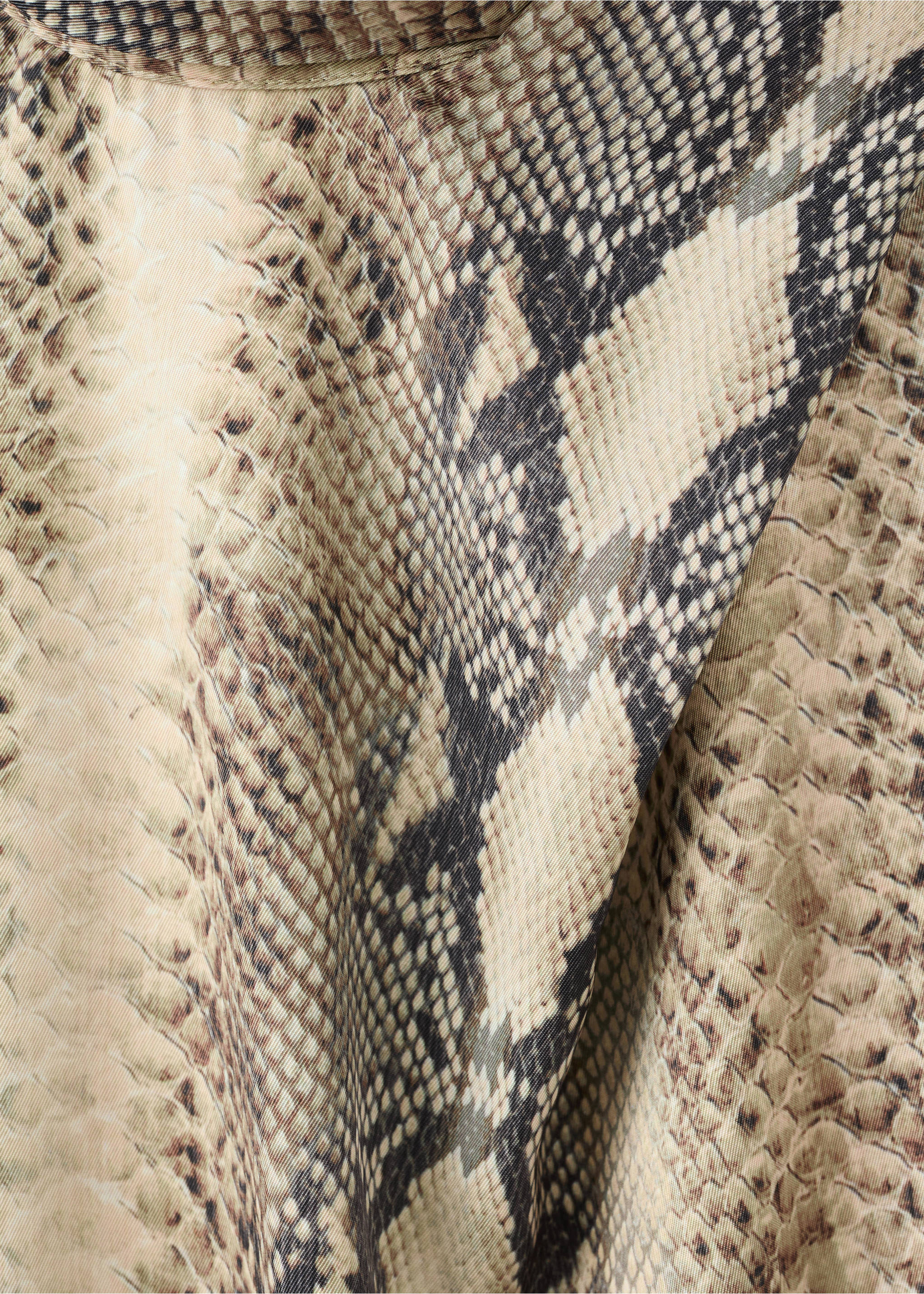 بلوزة بنقشة أنيمال برنت مع فولار - تفاصيل المنتج 8, بني. Ref: 27081265-00.