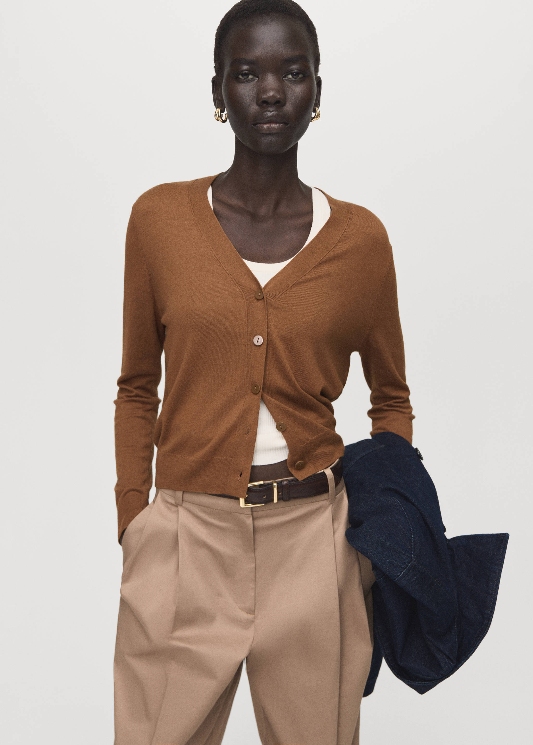 Cárdigan punto cuello pico - Plano medio