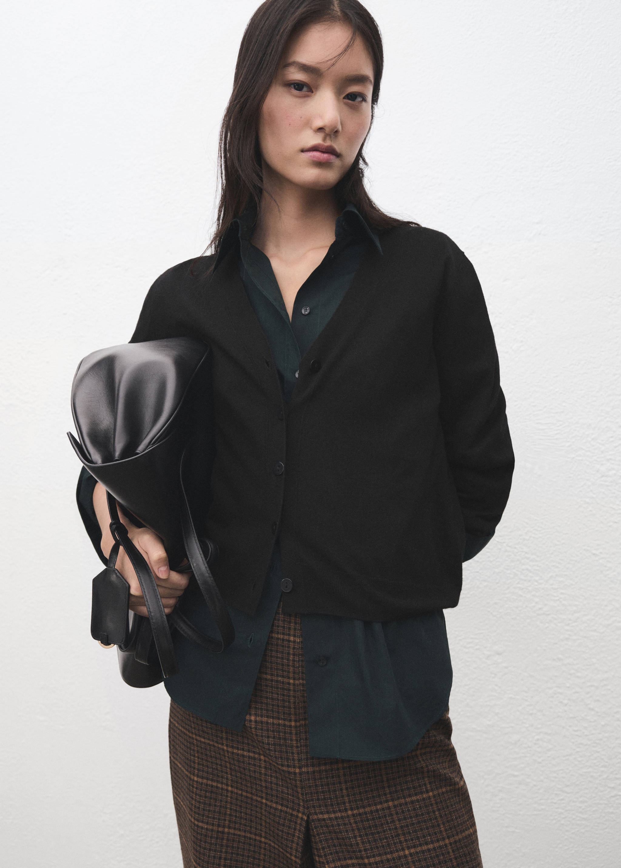 Cárdigan punto cuello pico - Plano medio