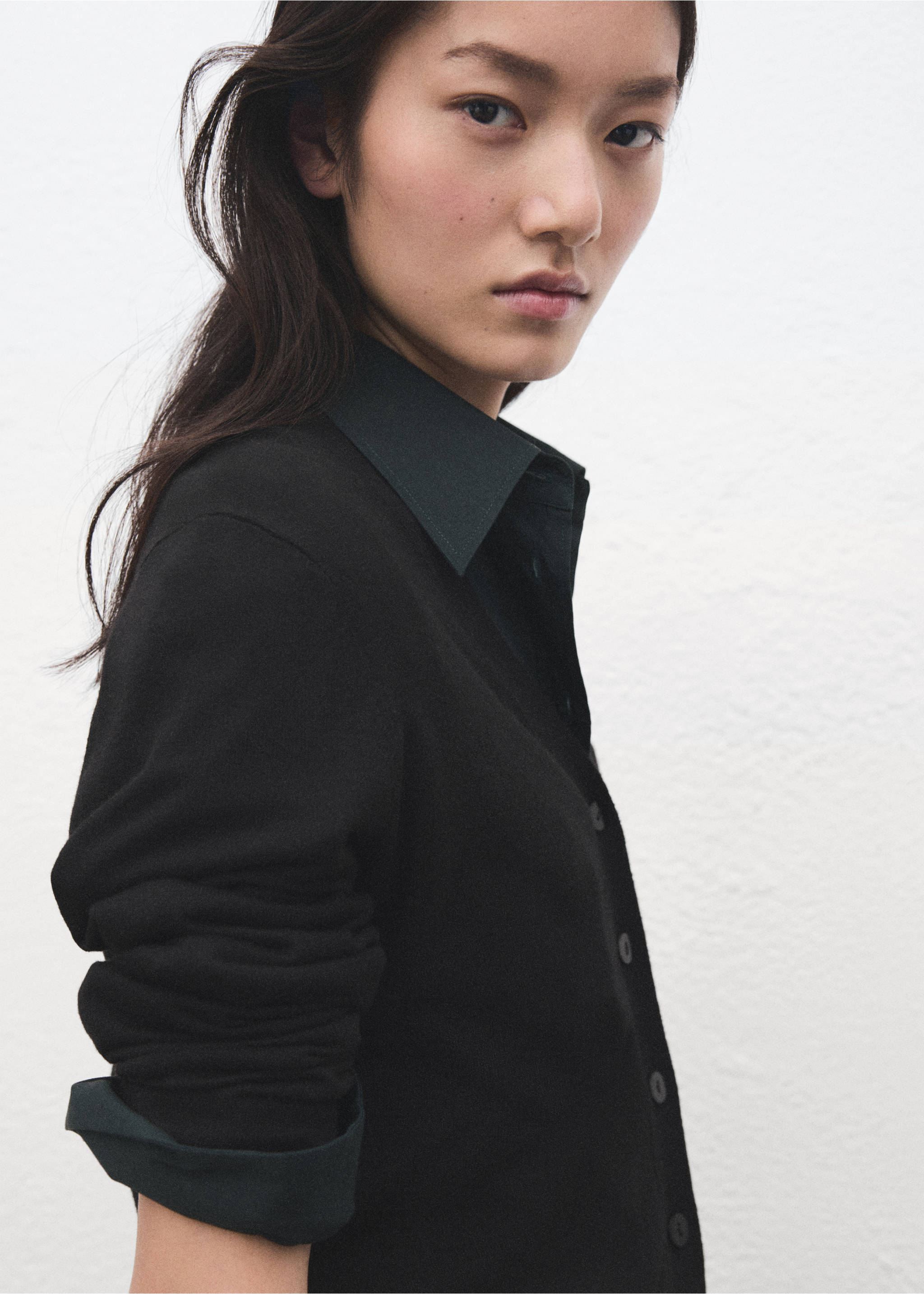 V-neck knitted cardigan - Details of the article 1, Black. Ref: 27081269-00.