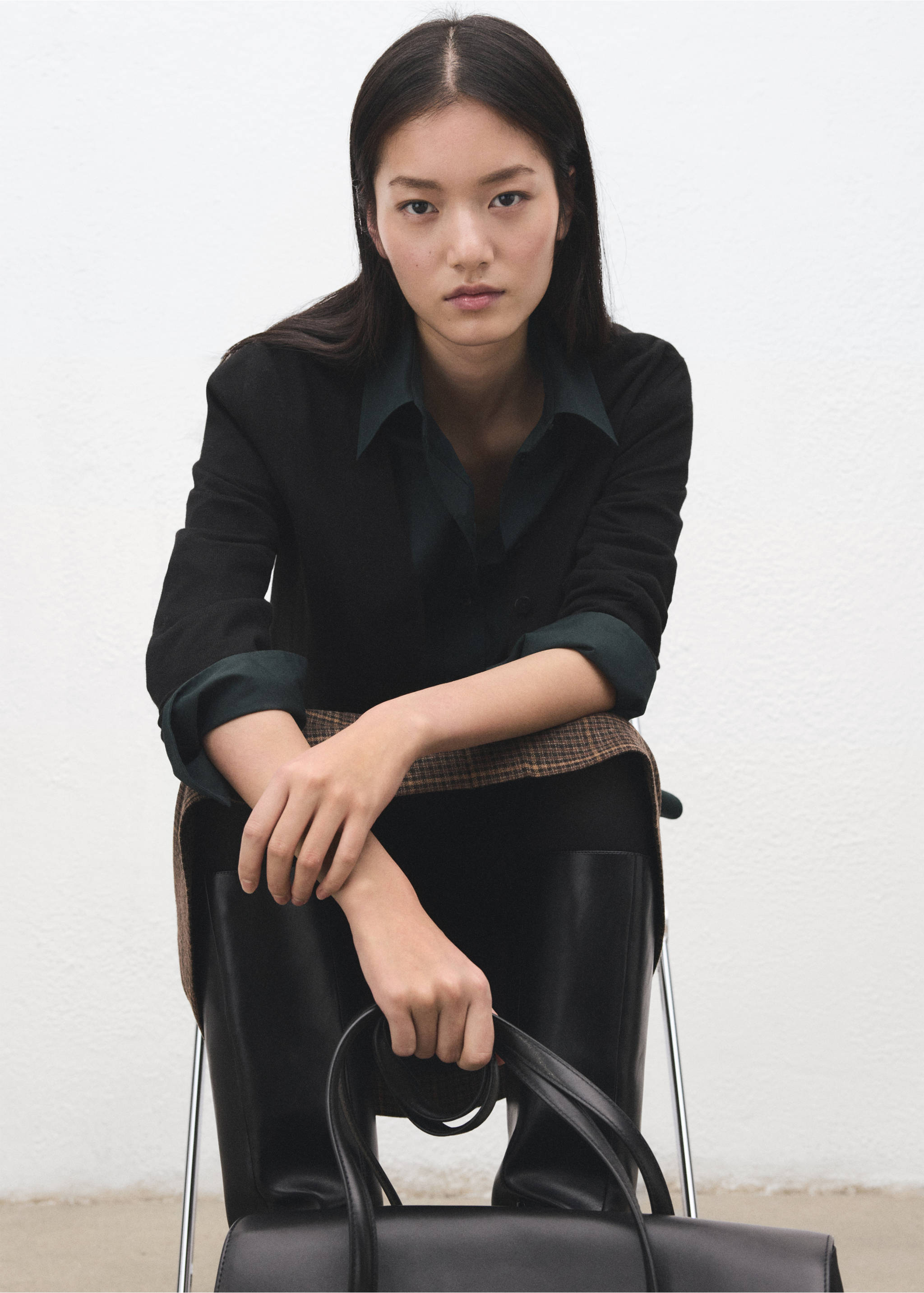 V-neck knitted cardigan - Details of the article 2, Black. Ref: 27081269-00.