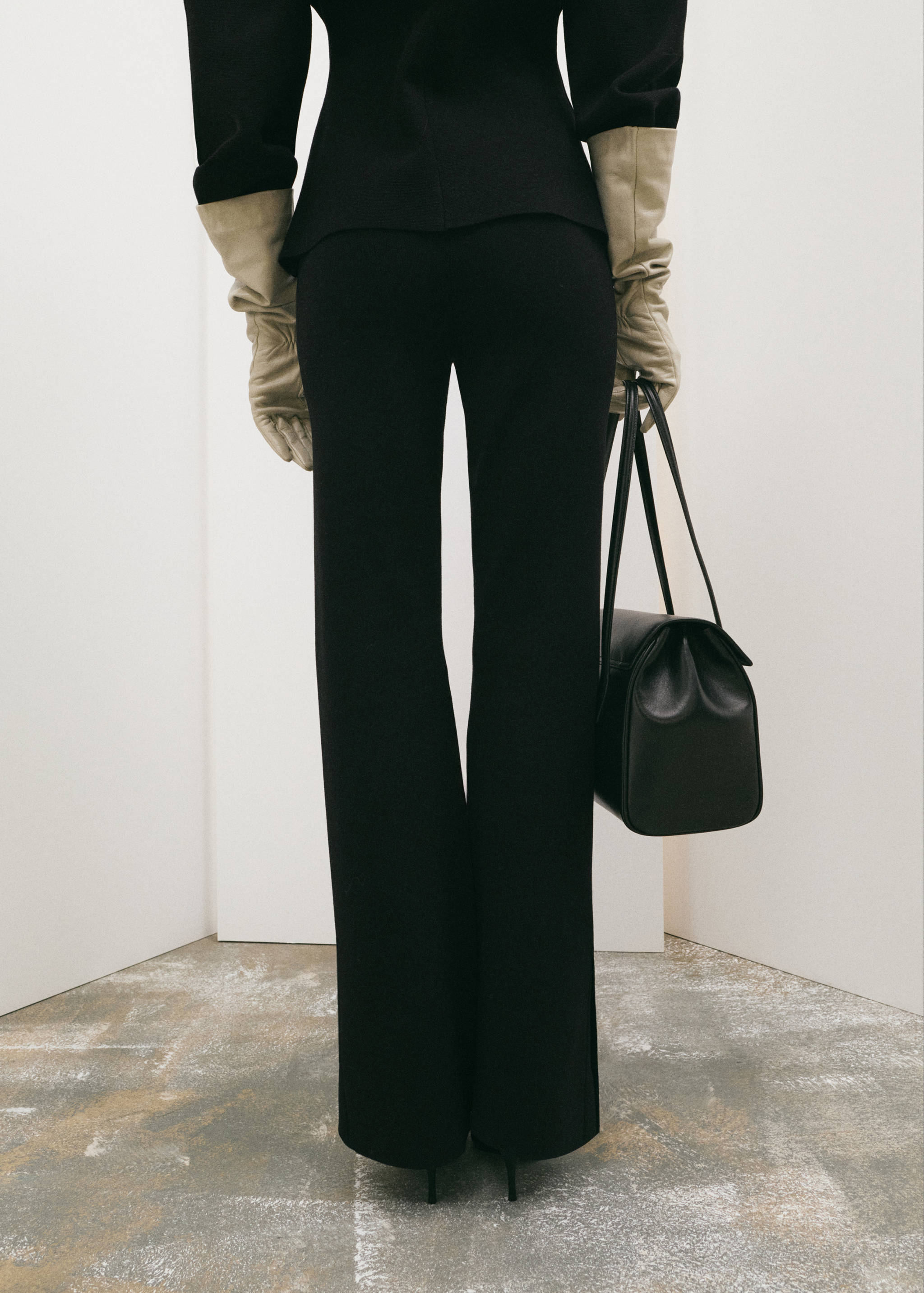 بنطلون محبوك بفتحات - الجهة الخلفية للمنتج