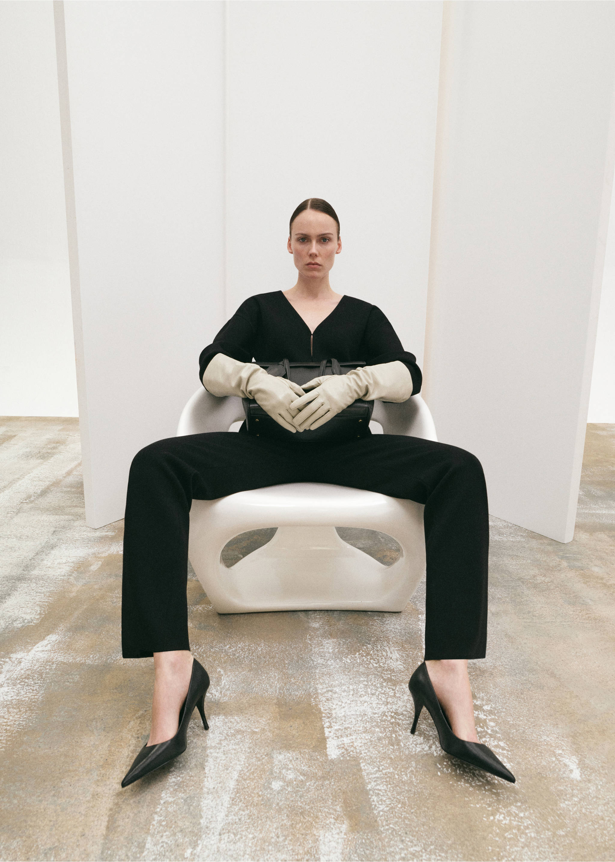 Side slit knit trousers - Details of the article 1, Black. Ref: 27081270-00.