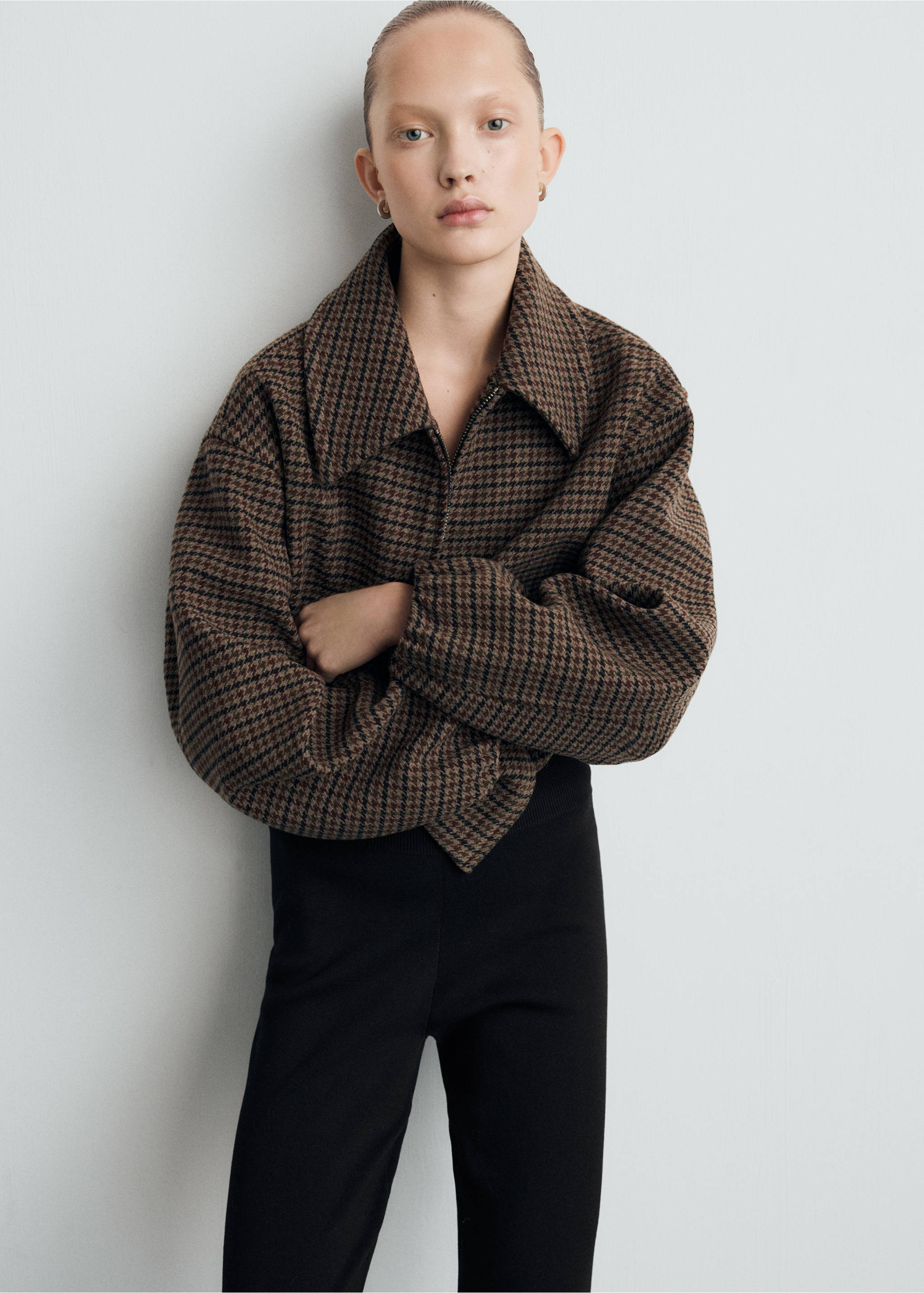 Side slit knit trousers - Details of the article 2, Black. Ref: 27081270-00.