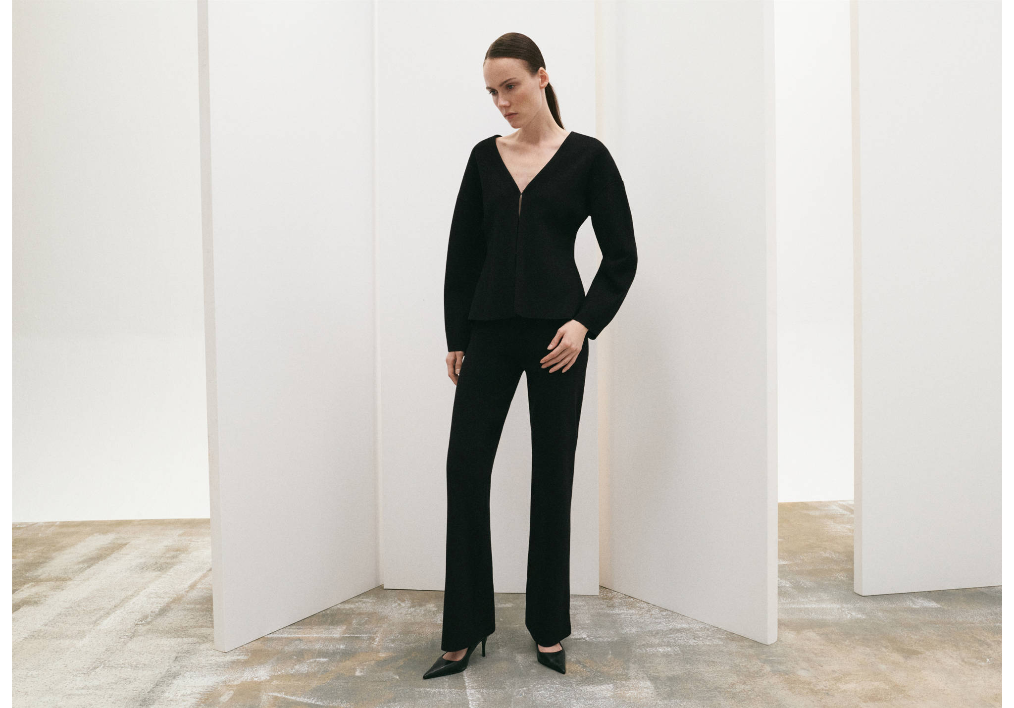 بنطلون محبوك بفتحات - رؤية بانورامية