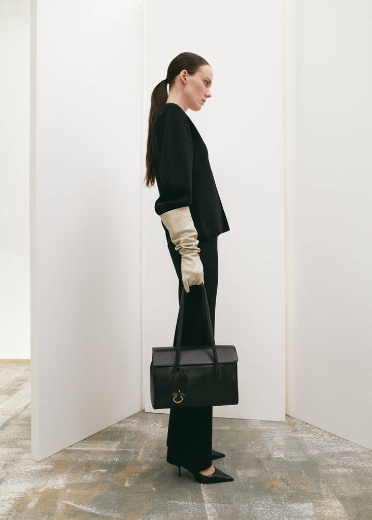 Side slit knit trousers — Black