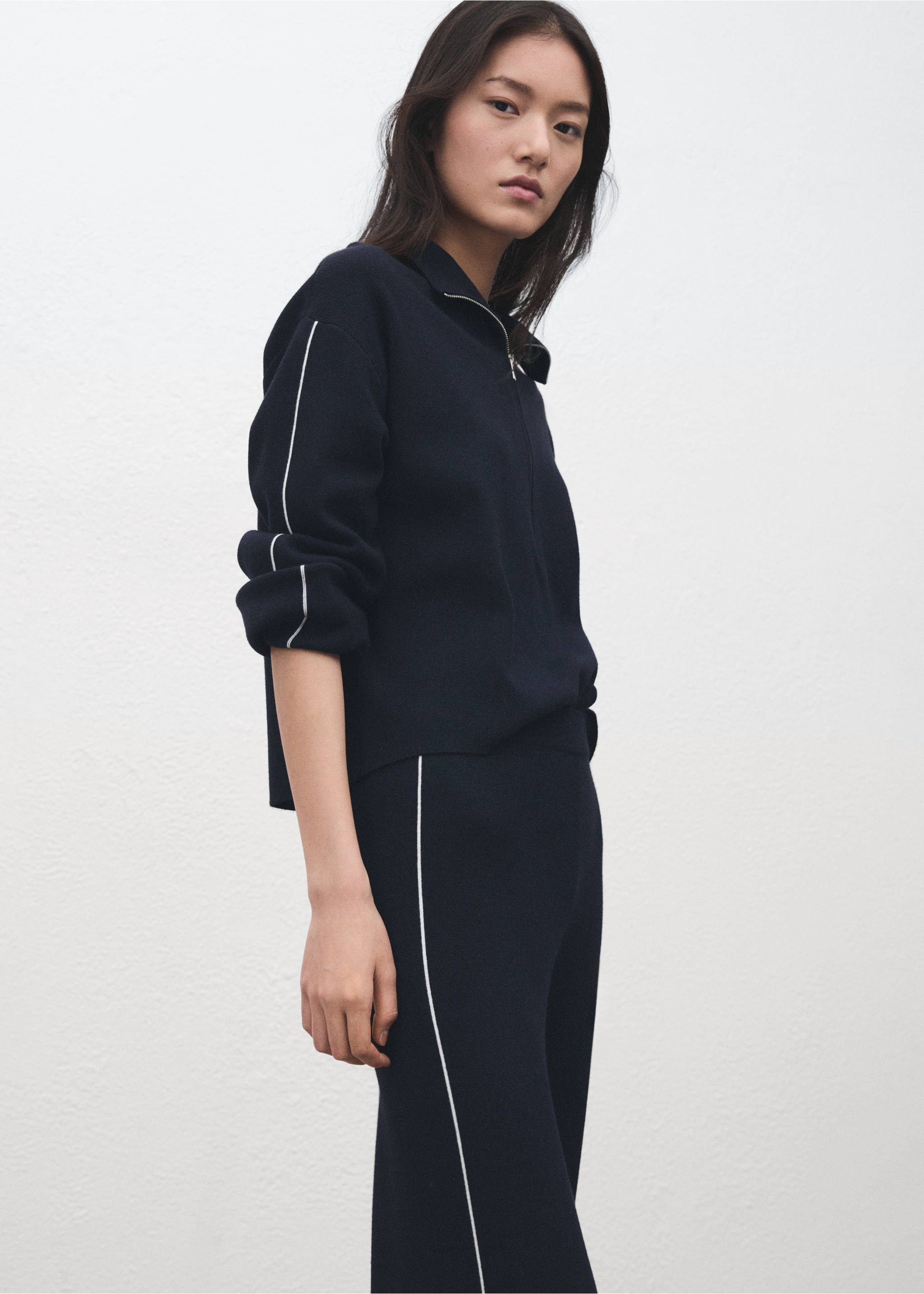 Contrast stripe straight trousers - Details of the article 1, Navy. Ref: 27081274-00.