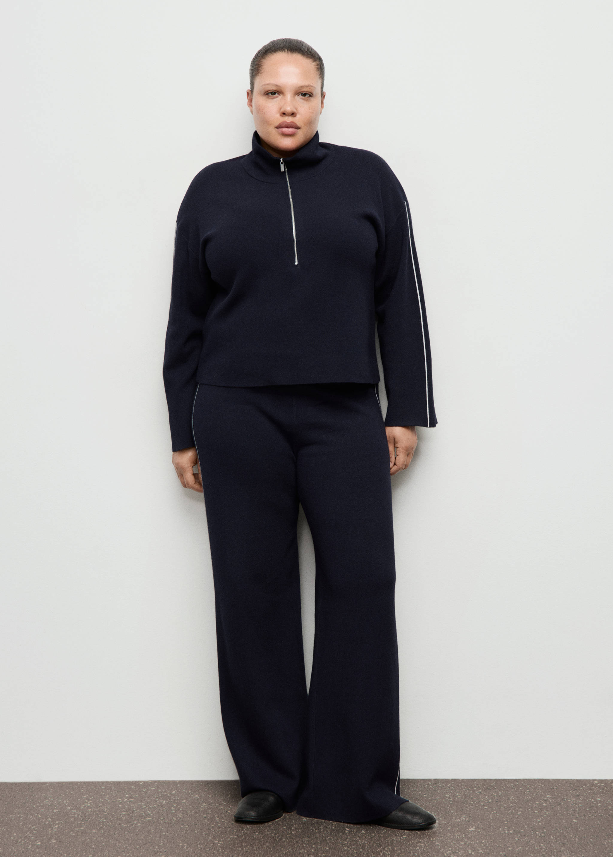 Contrast stripe straight trousers - Details of the article 3