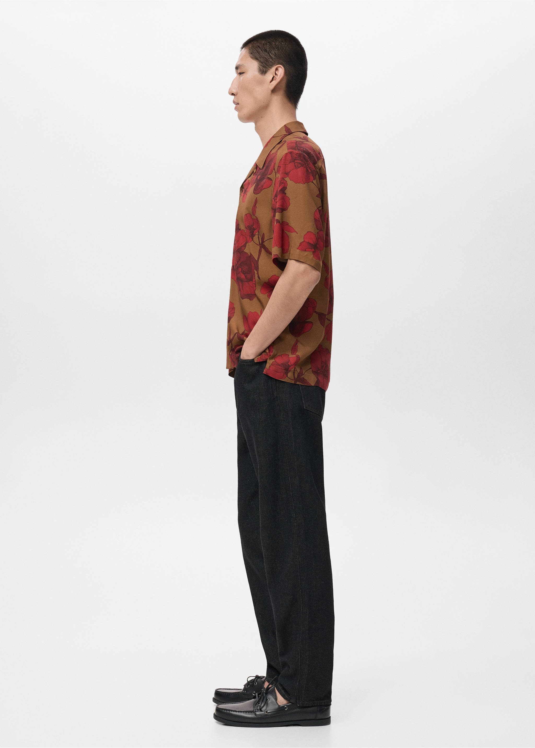 Short sleeve fluid shirt - Details of the article 2, Red. Ref: 27081277-00.