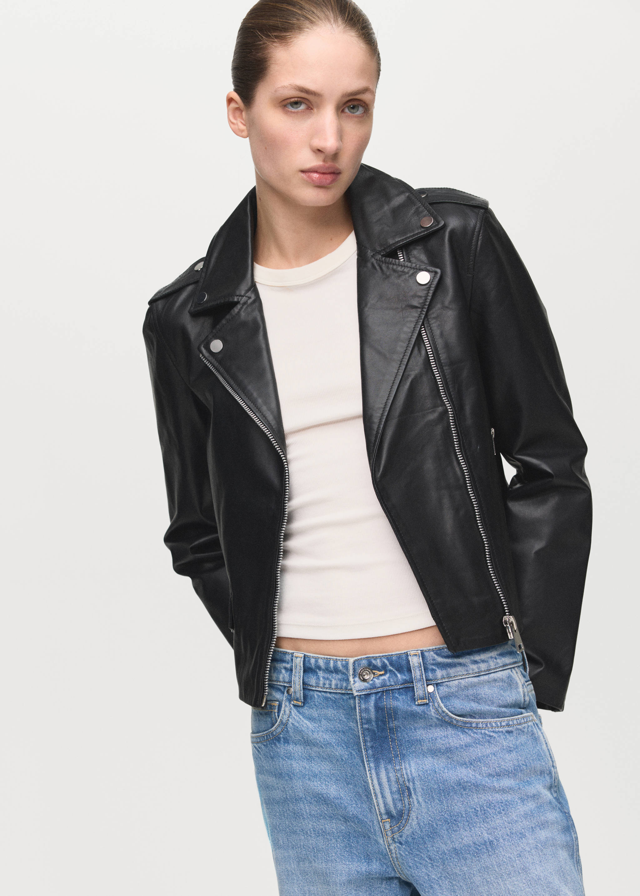 Blouson biker en cuir - Plan moyen