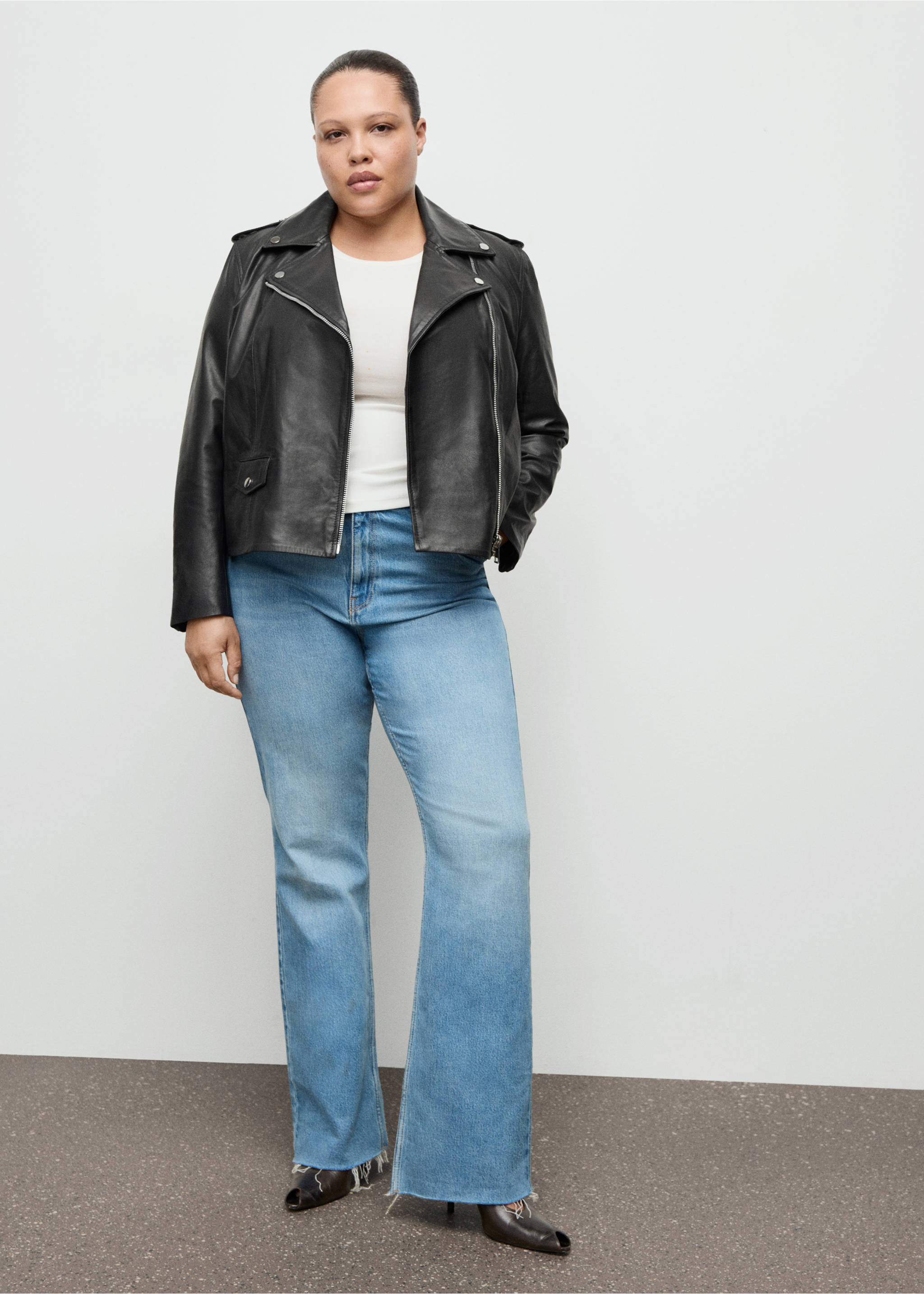 Blouson biker en cuir - Détail de l'article 3, Noir. Ref: 27081278-00.