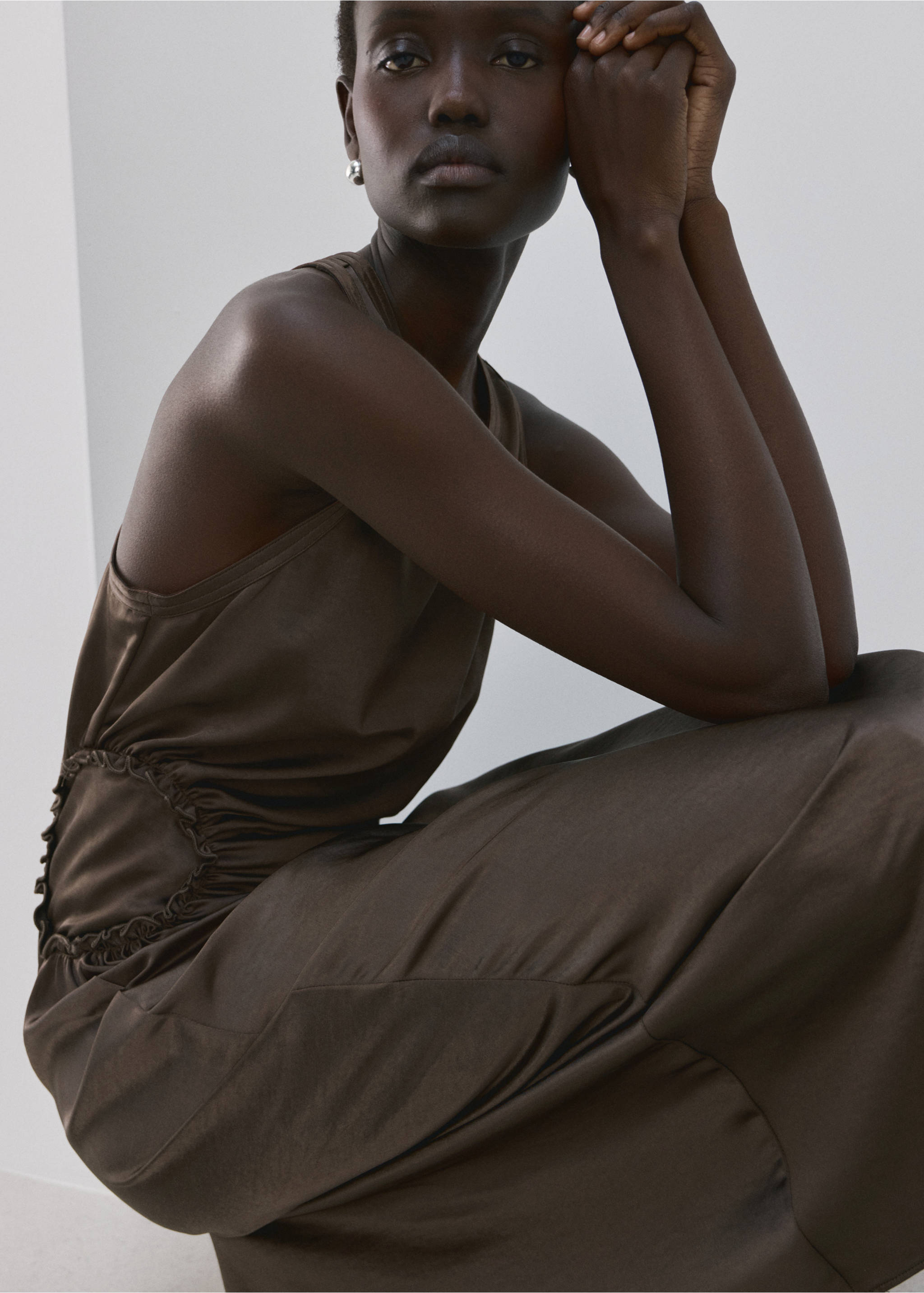 A-line dress with gathered sides - Details of the article 2, Mink Grey. Ref: 27081280-00.