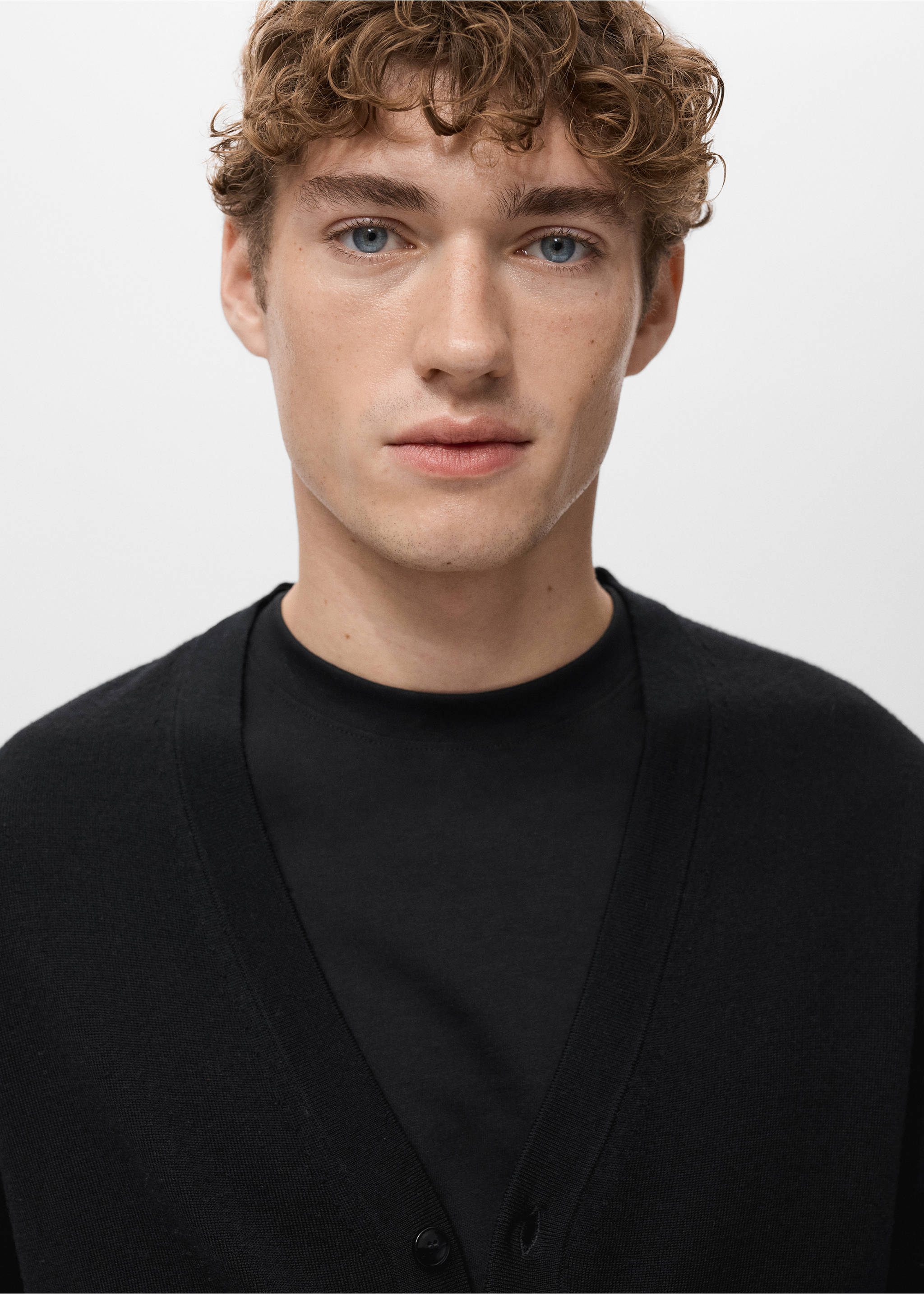 100% merino wool cardigan - Details of the article 1, Black. Ref: 27081282-00.