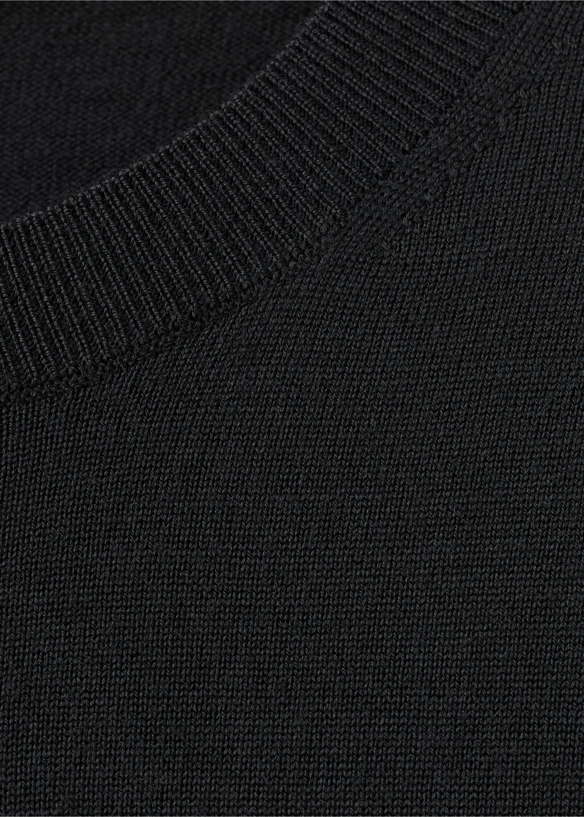 100% merino wool cardigan - Details of the article 8, Black. Ref: 27081282-00.