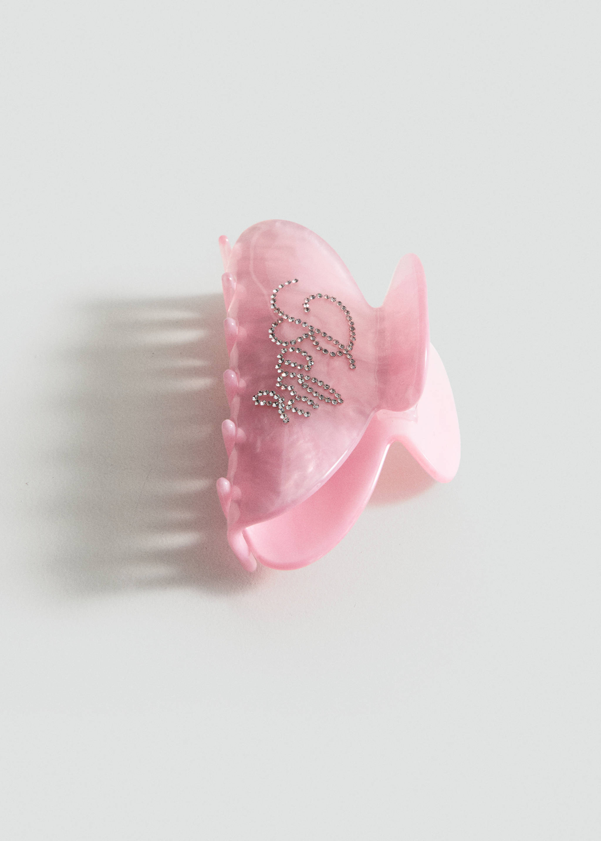 Pince à cheveux effet nacré à strass - Plan moyen