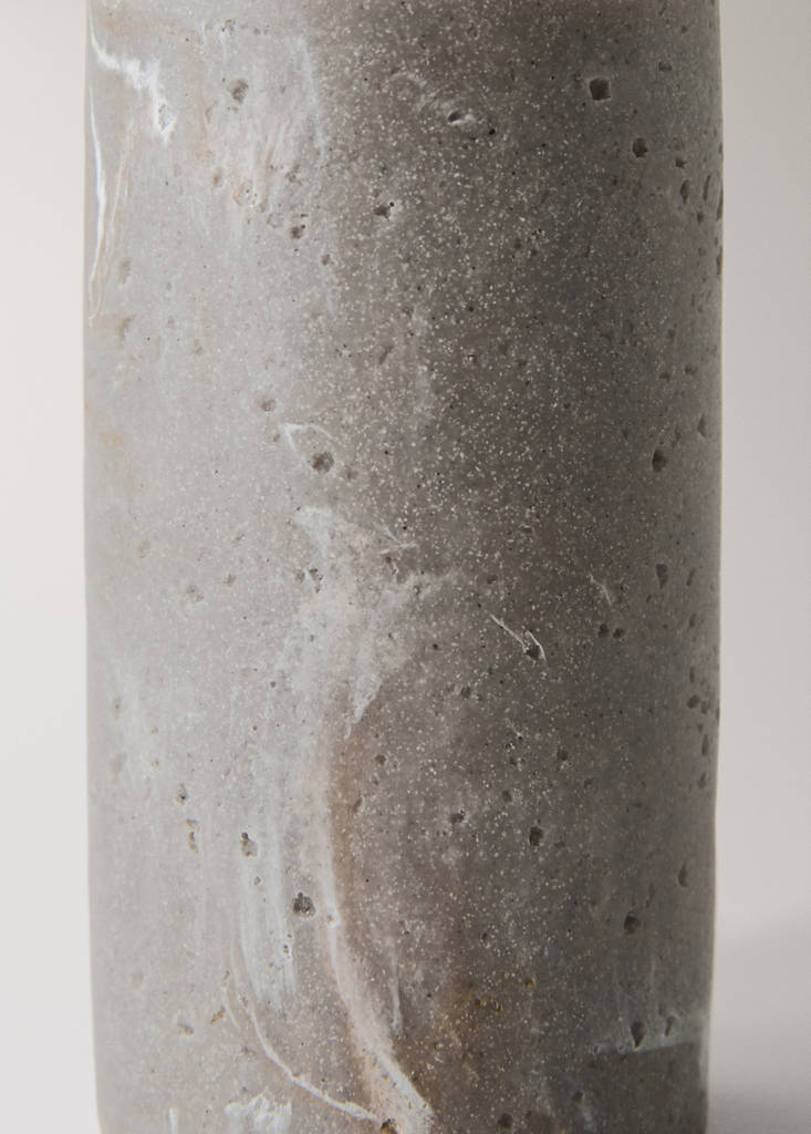 Travertine-effect resin soap dispenser — Light/Pastel Grey