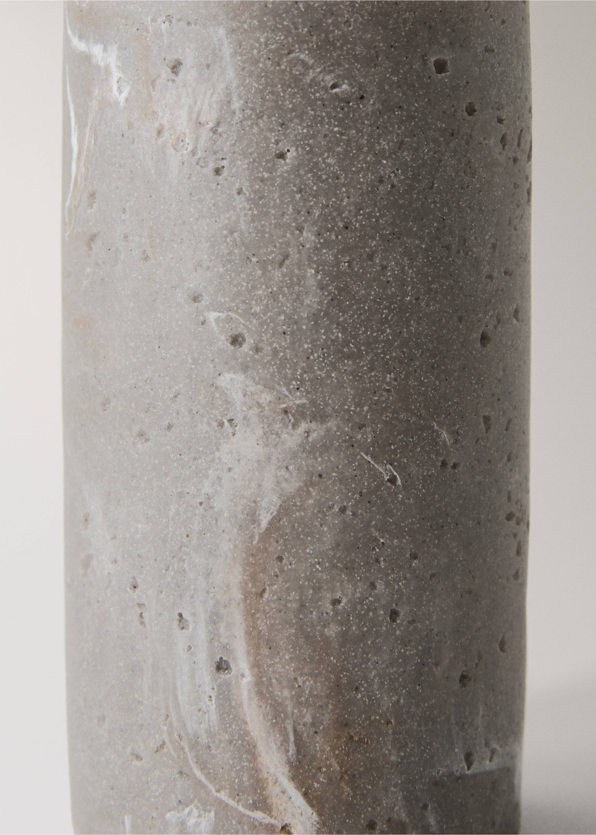 Travertine-effect resin soap dispenser - Details of the article 2, Light/Pastel Grey. Ref: 27081295-00.