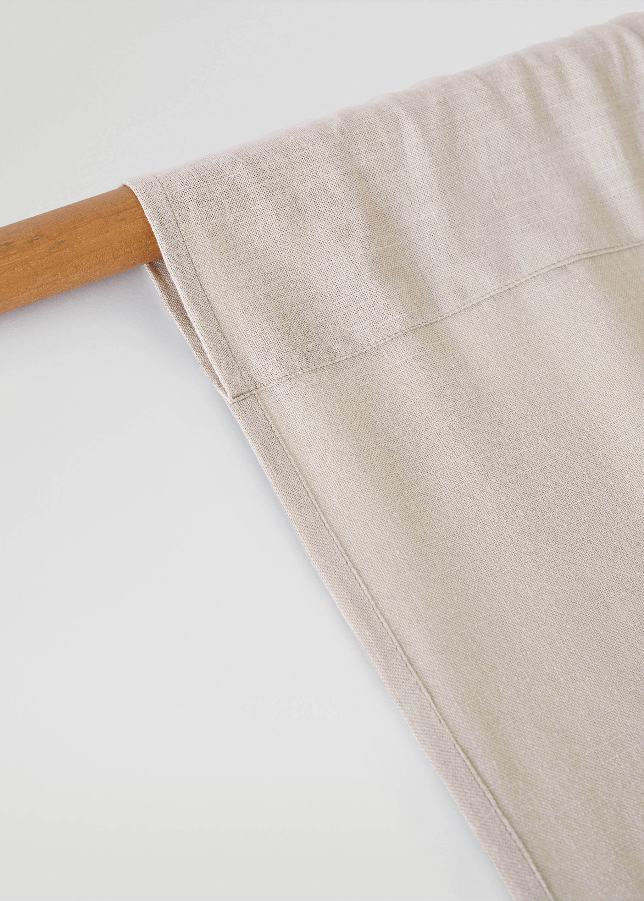 100% cotton medium-opacity curtain - Details of the article 2, Sand. Ref: 27081296-00.