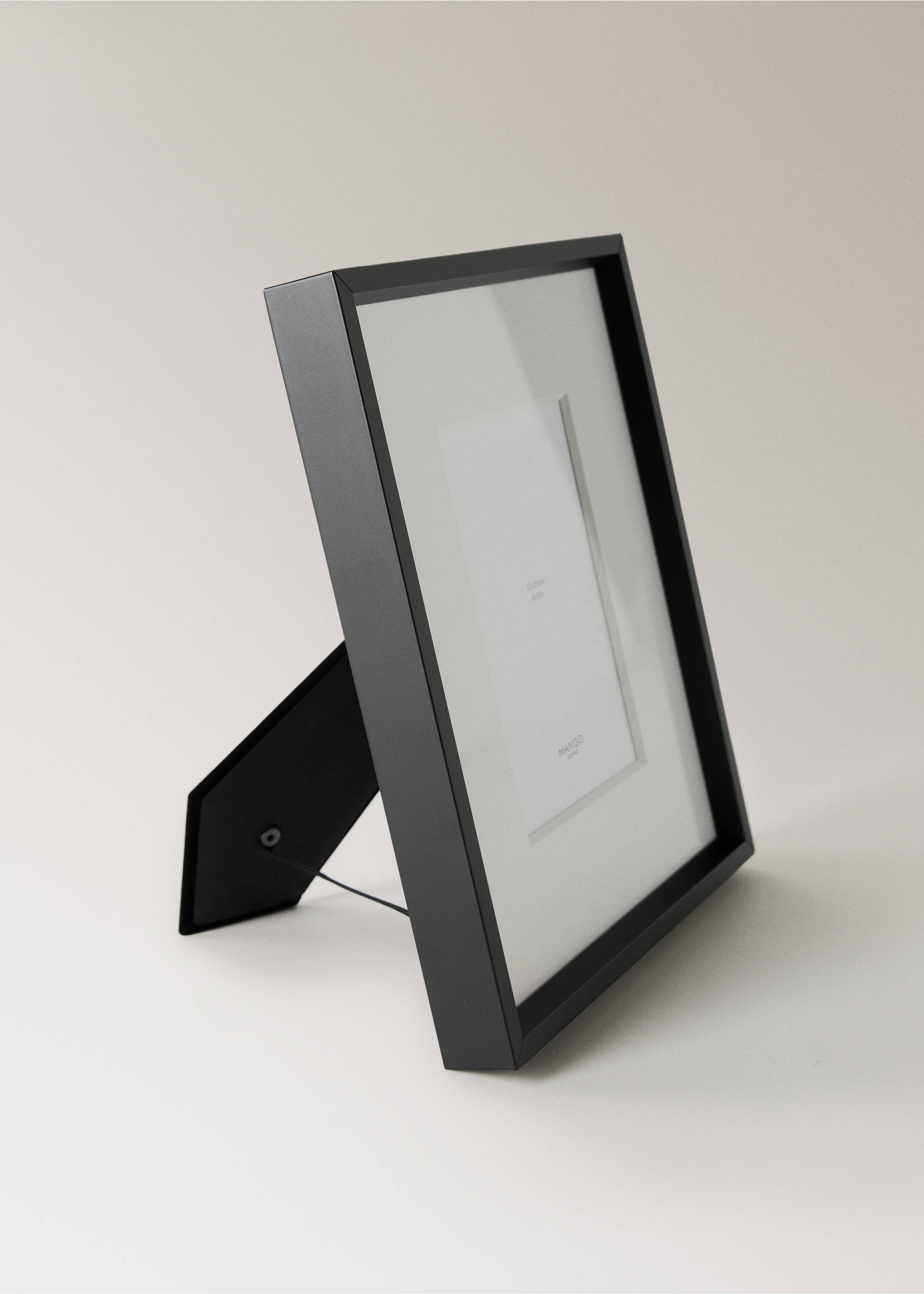 Medium passe-partout frame - Details of the article 1, Black. Ref: 27081303-00.