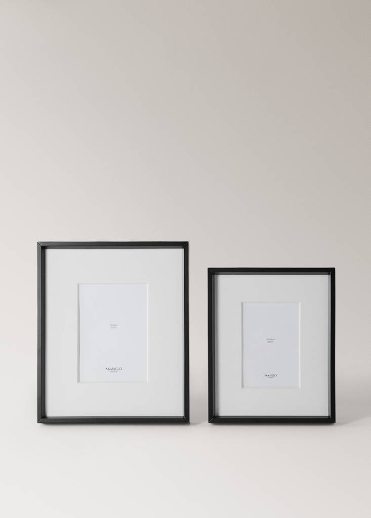 Medium wooden photo frame with passe-partout — Black