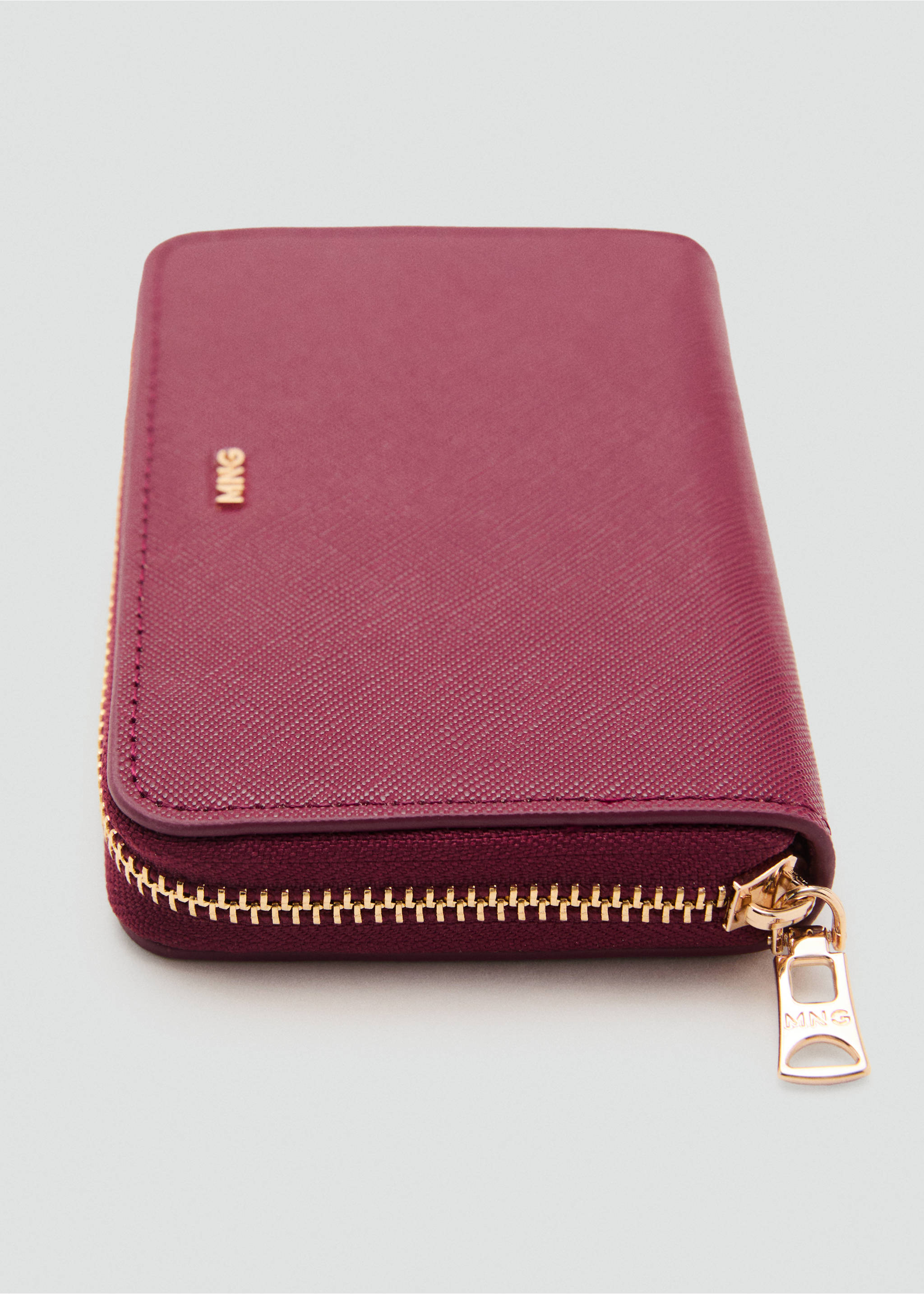 Saffiano-effect wallet - Details of the article 1, Burgundy. Ref: 27081304-00.