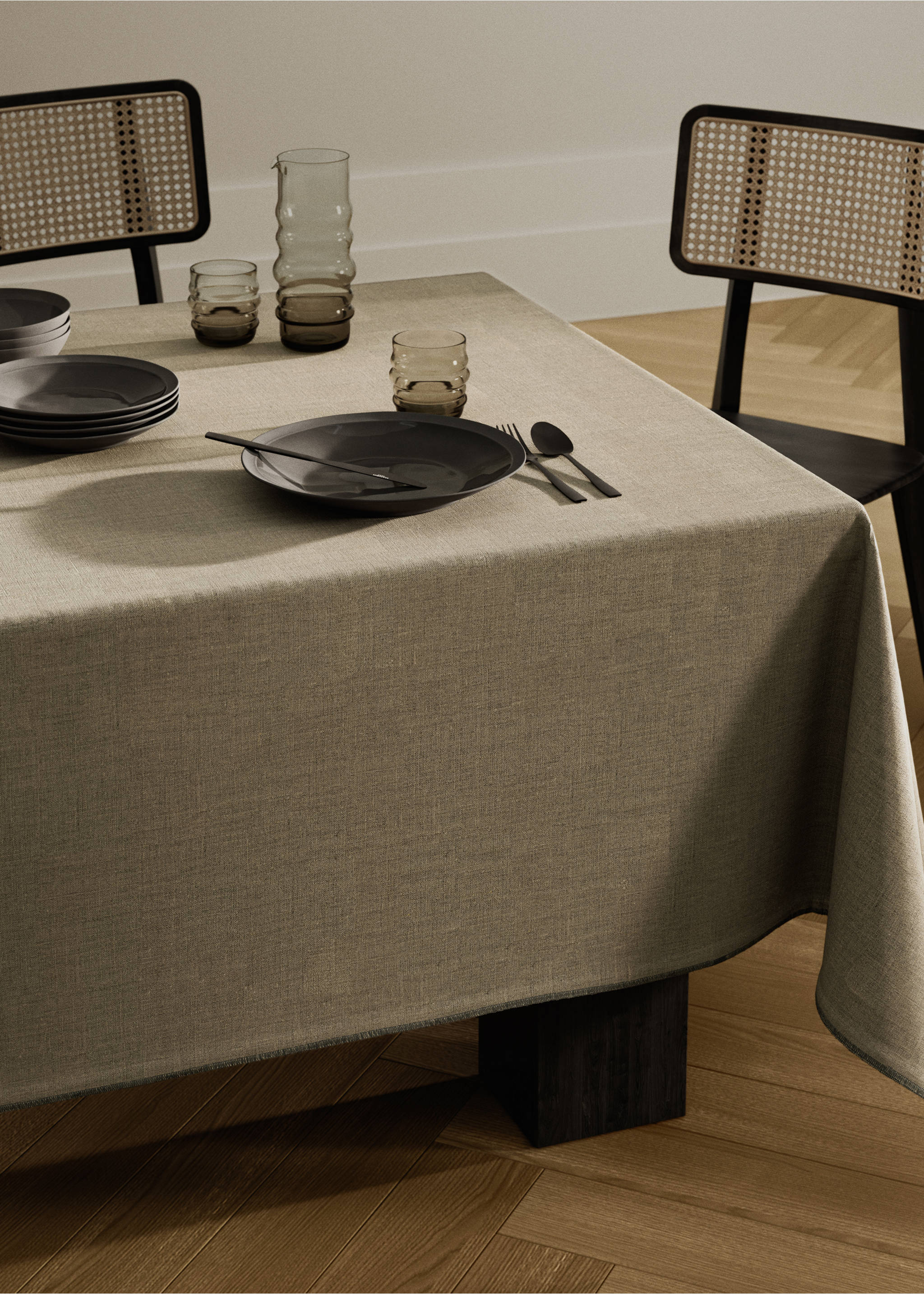 Resin-coated linen tablecloth with contrasting overlock for 6 to 8 diners - General plane, Light/Pastel Brown. Ref: 27081305-00.