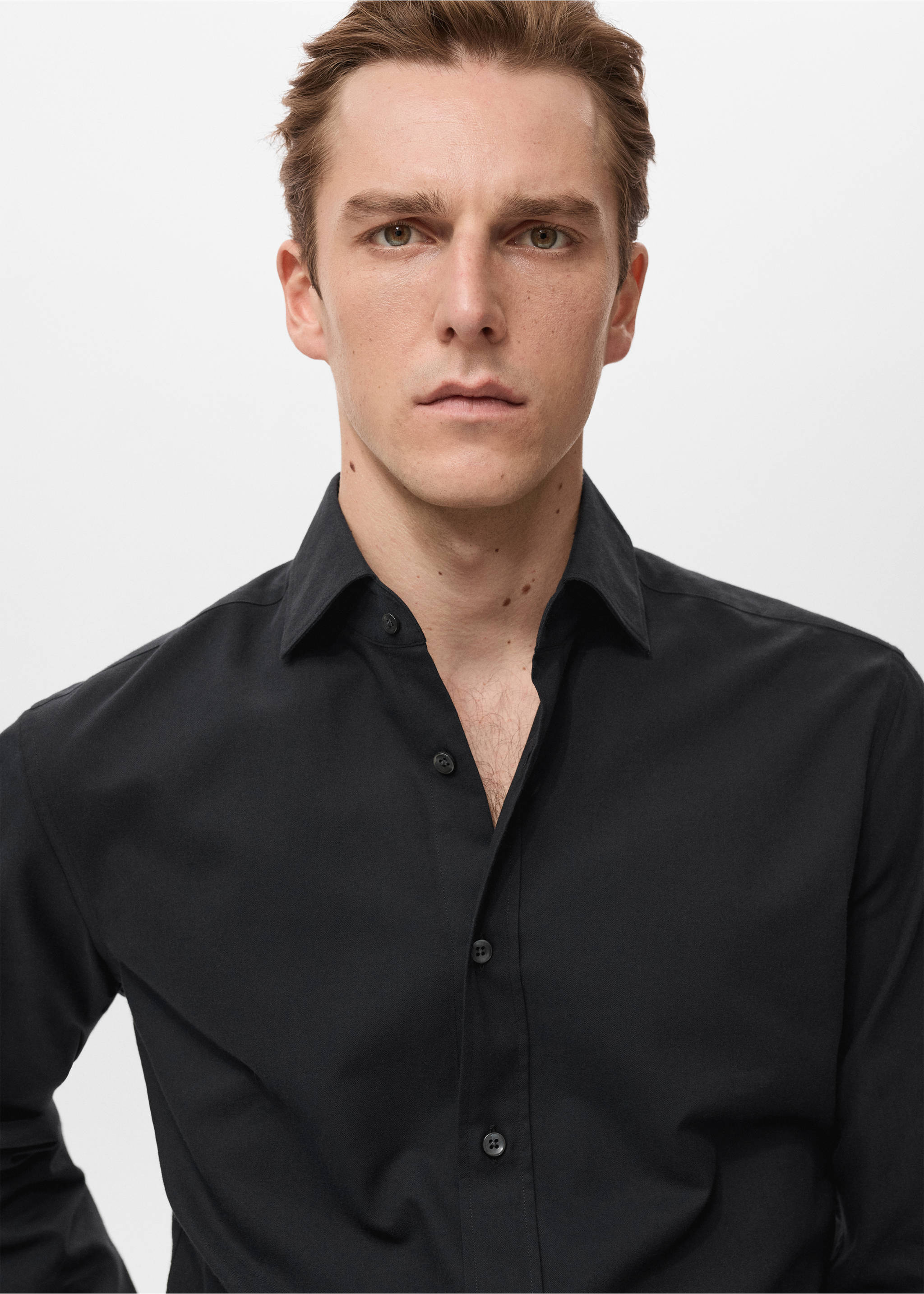 Camisa 100% algodón slim fit - Detalle del artículo 1, Negro. Ref: 27081310-00.