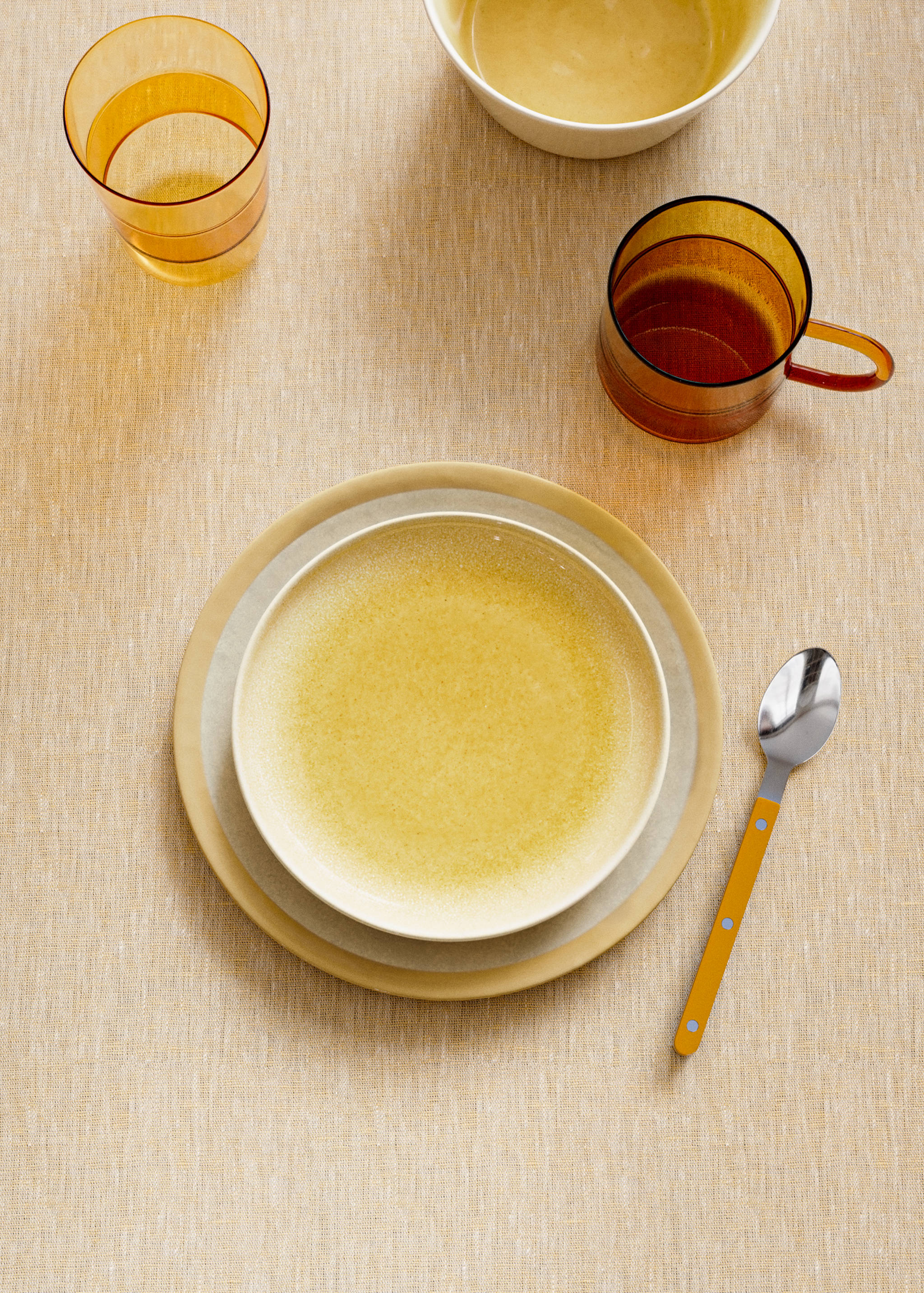 Gradient-colour stoneware dessert plate - General plane