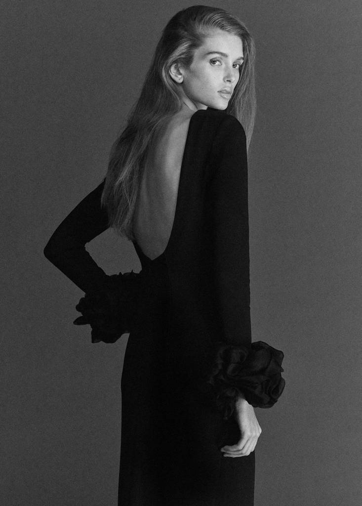 Open-back dress with flower cuffs — Black