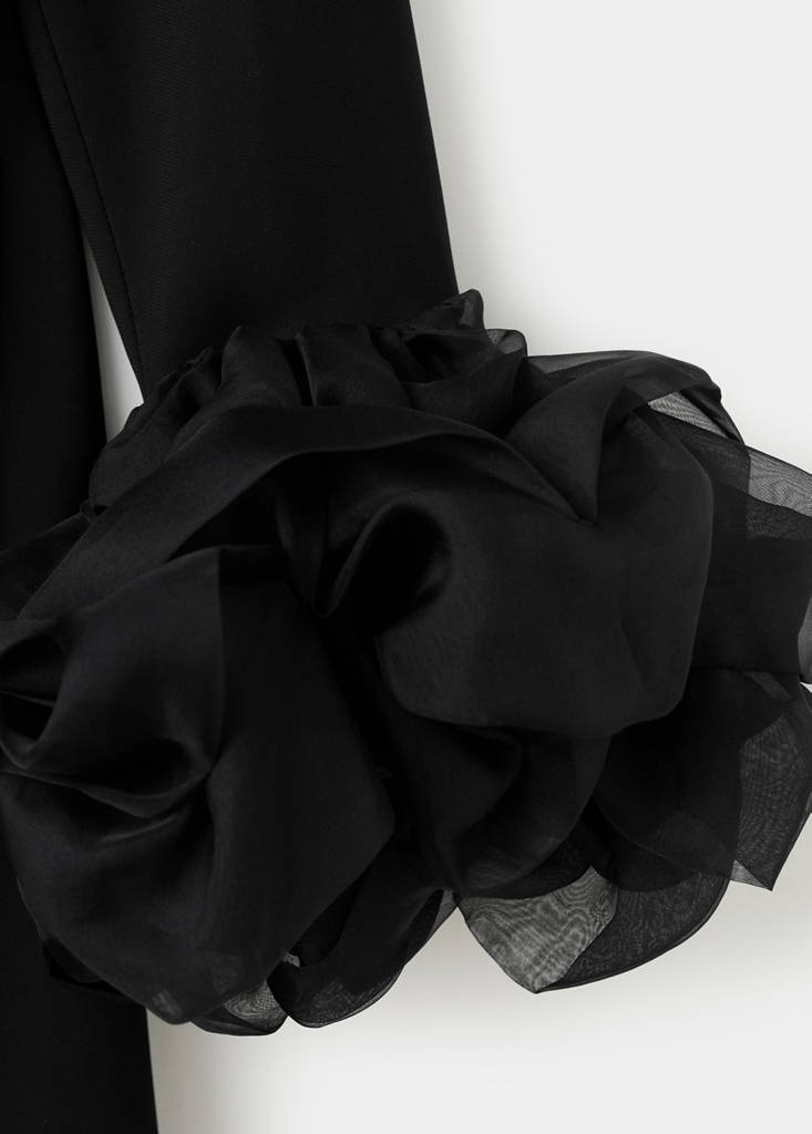 Open-back dress with flower cuffs — Black