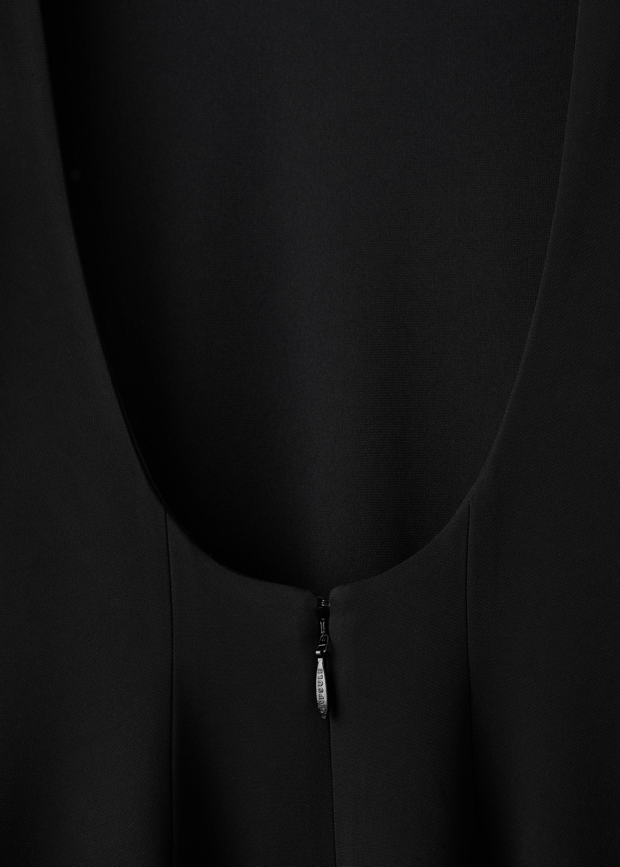 فستان بظهر مفتوح وأساور مزينة بالورود - تفاصيل المنتج 0