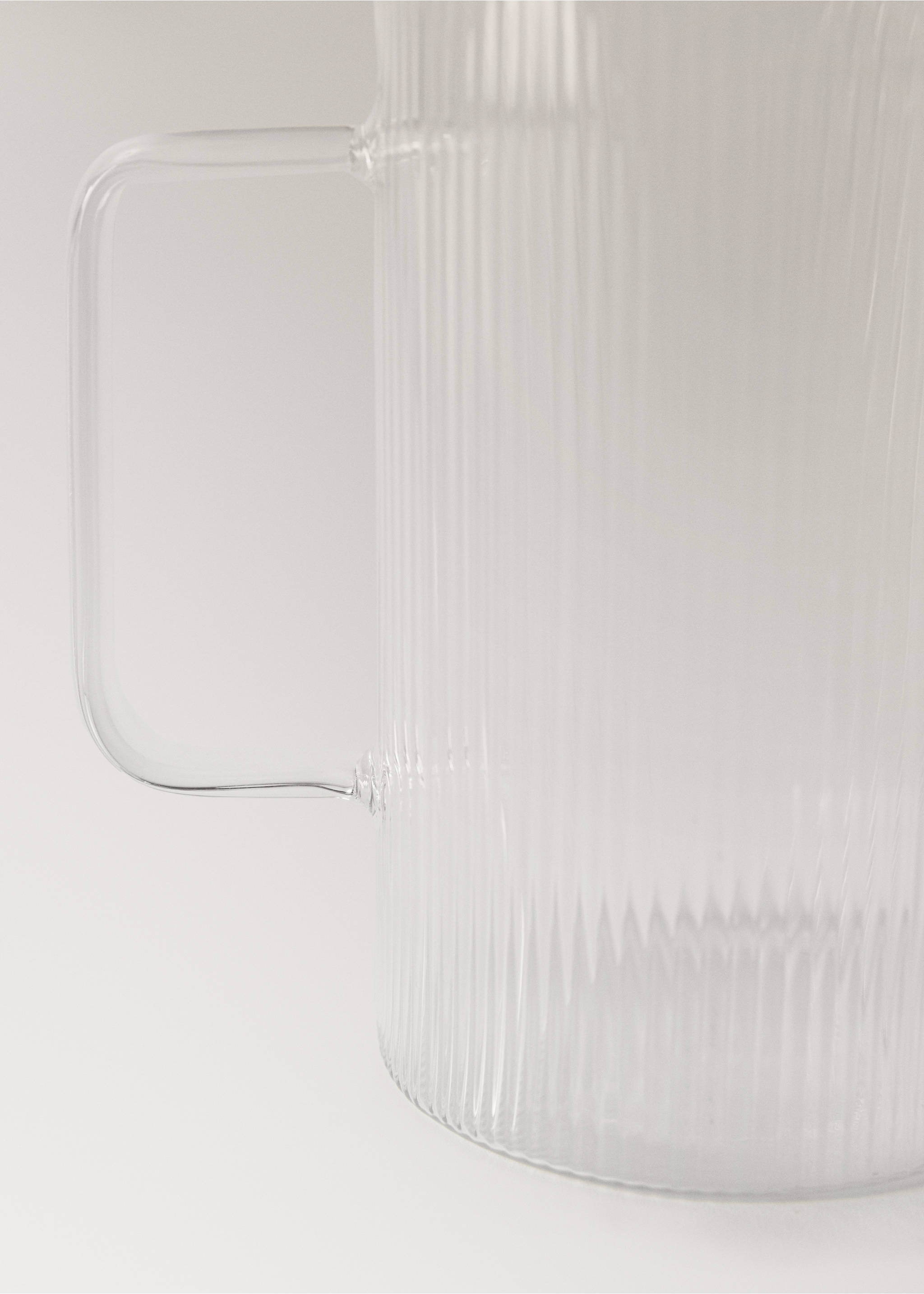 Borosilikat-Karaffe mit Linienrelief - Detail des Artikels 1, Eisgrau. Ref: 27081322-00.