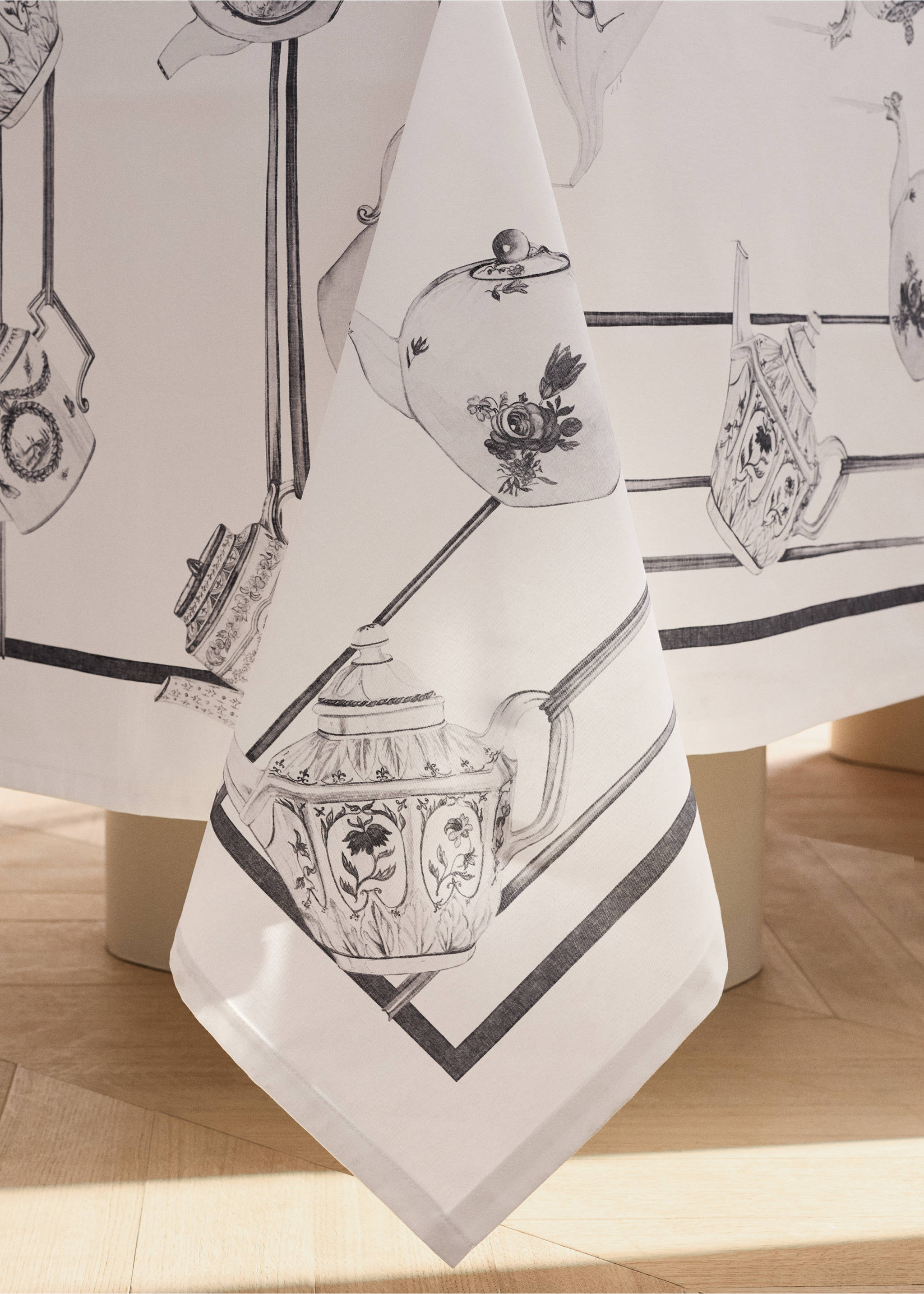 Cotton tablecloth with teapot print for 8 to 10 diners - Details of the article 8, Grey. Ref: 27081327-00.