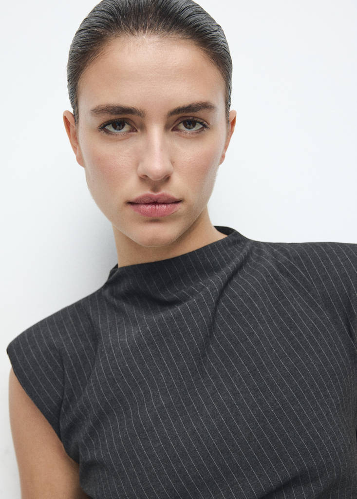 Pinstripe dress with cut-out — Grey