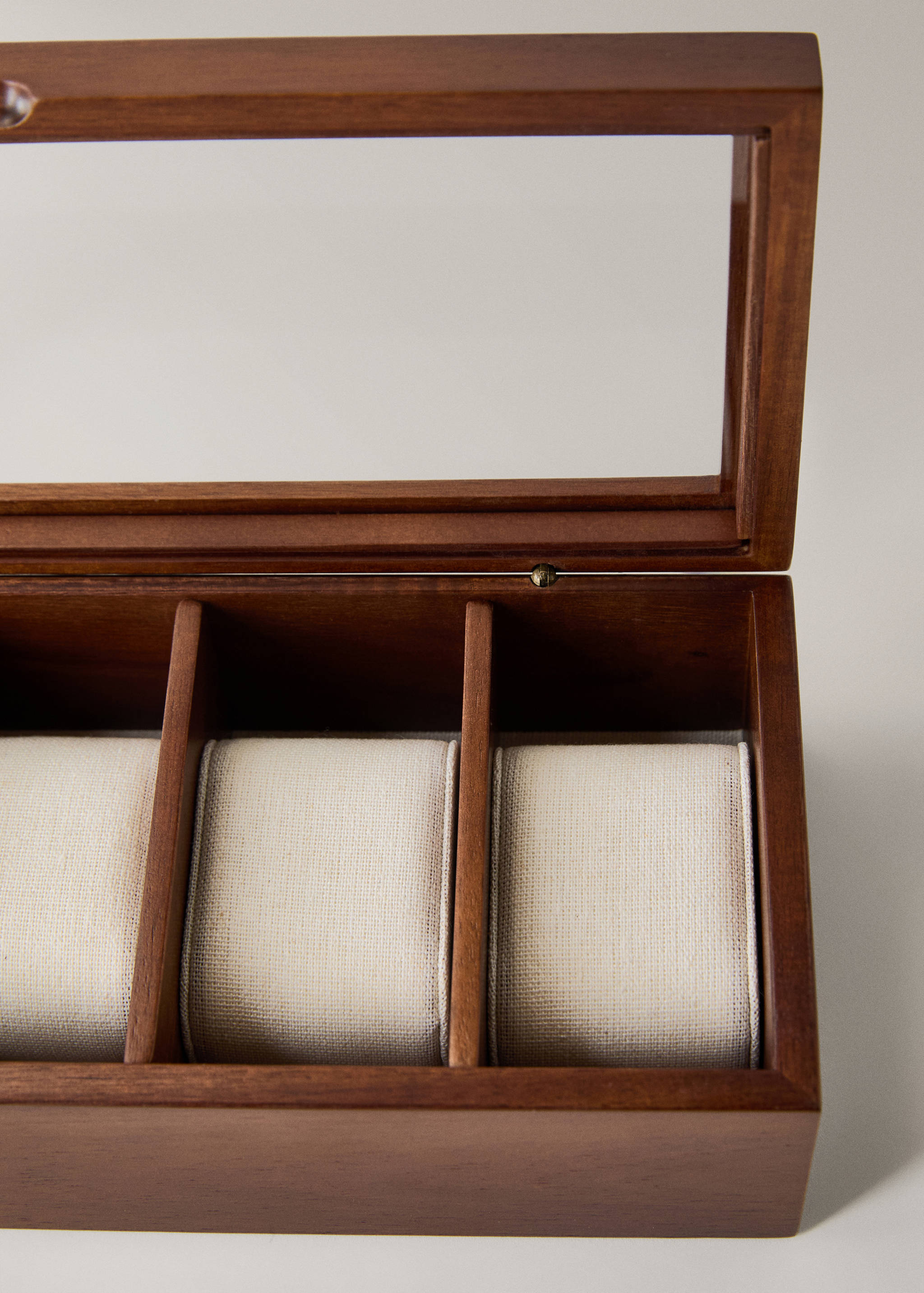 Wooden jewellery box for watches - Details of the article 3