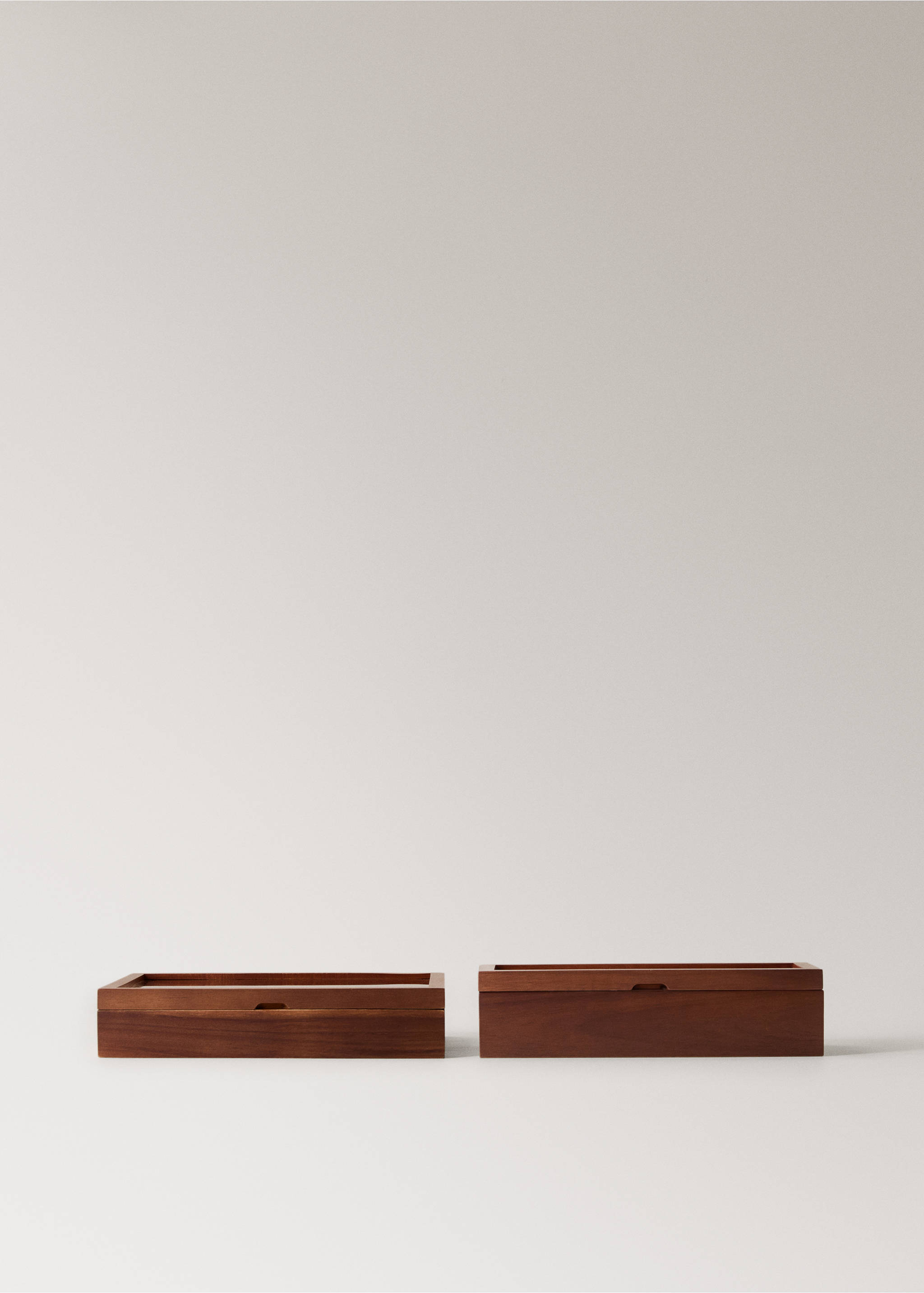 Wooden jewellery box for watches - Details of the article 4, Brown. Ref: 27081349-00.
