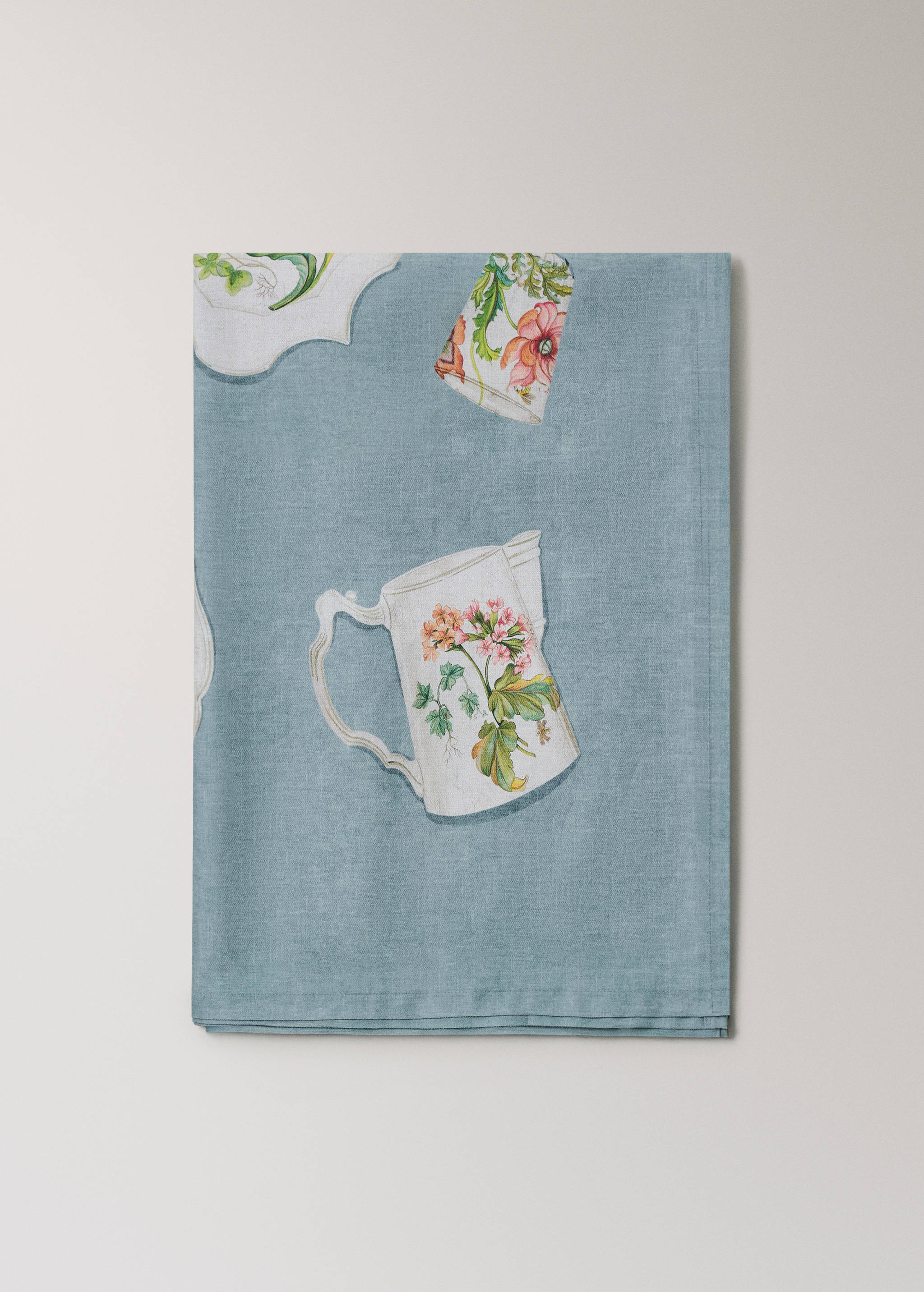 Cotton tablecloth with vintage porcelain elements for 2 to 4 diners - Article without model