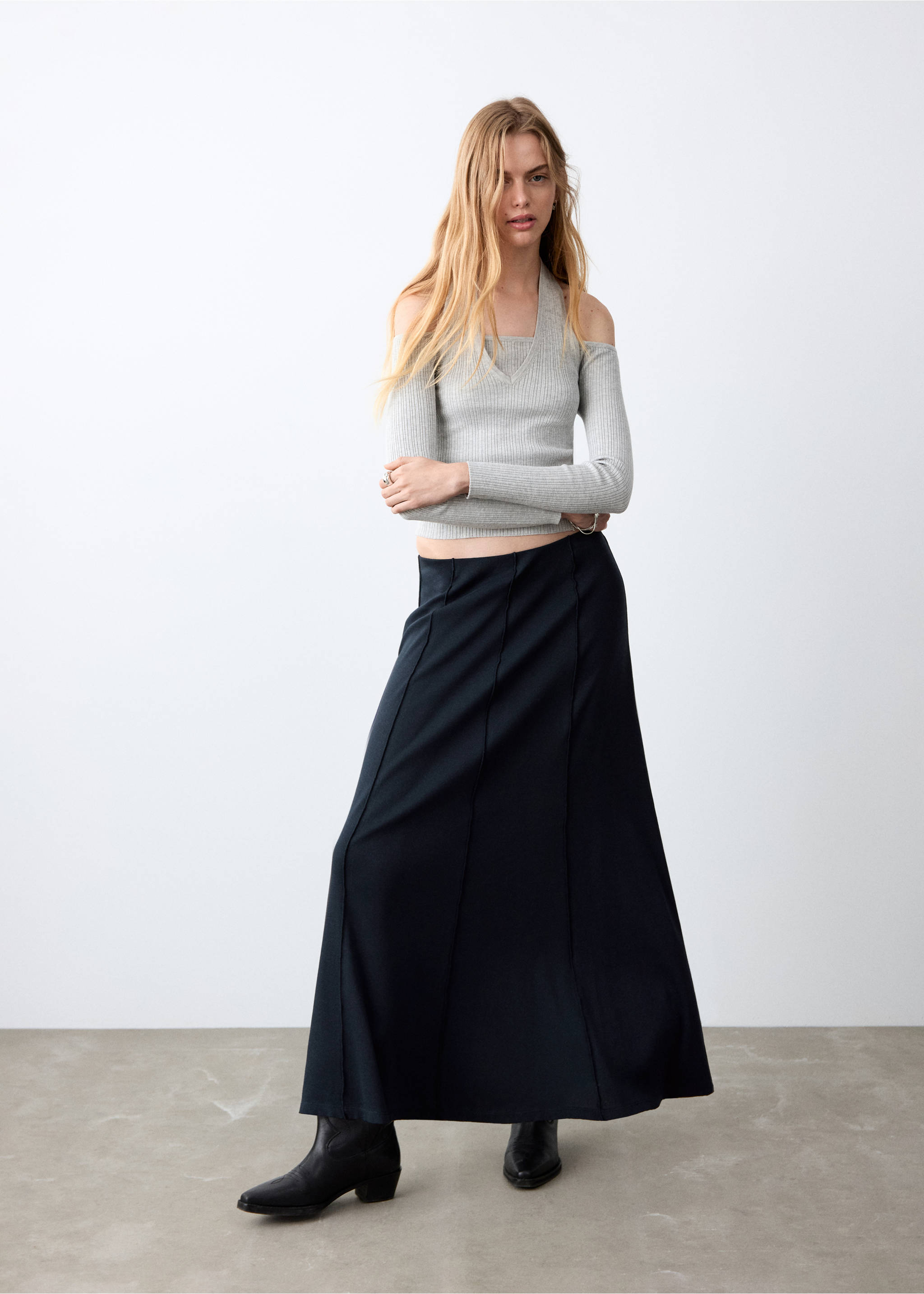 Knitted long skirt with seam detail - General plane, Navy. Ref: 27081519-00.