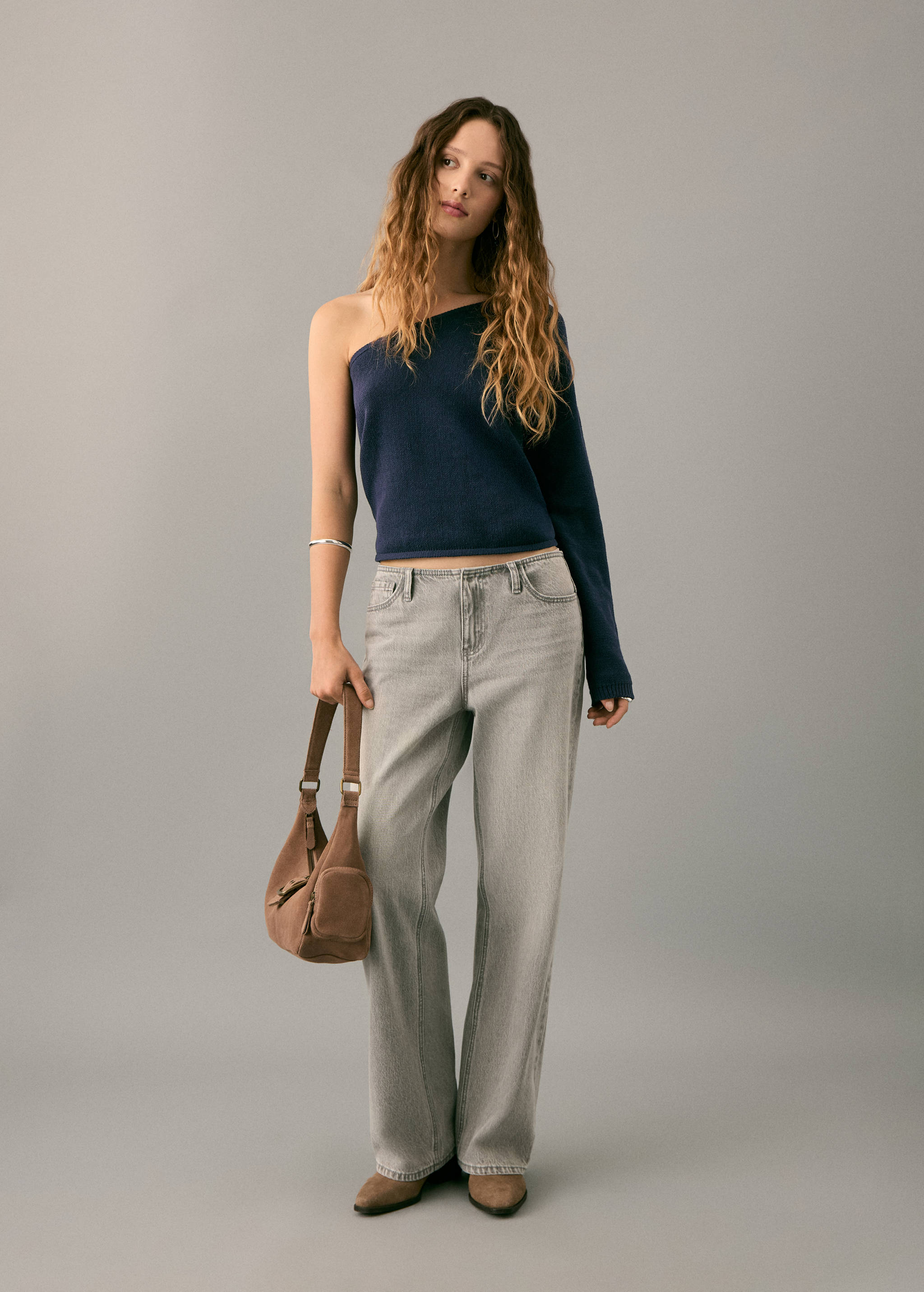 Asymmetric knit sweater - General plane