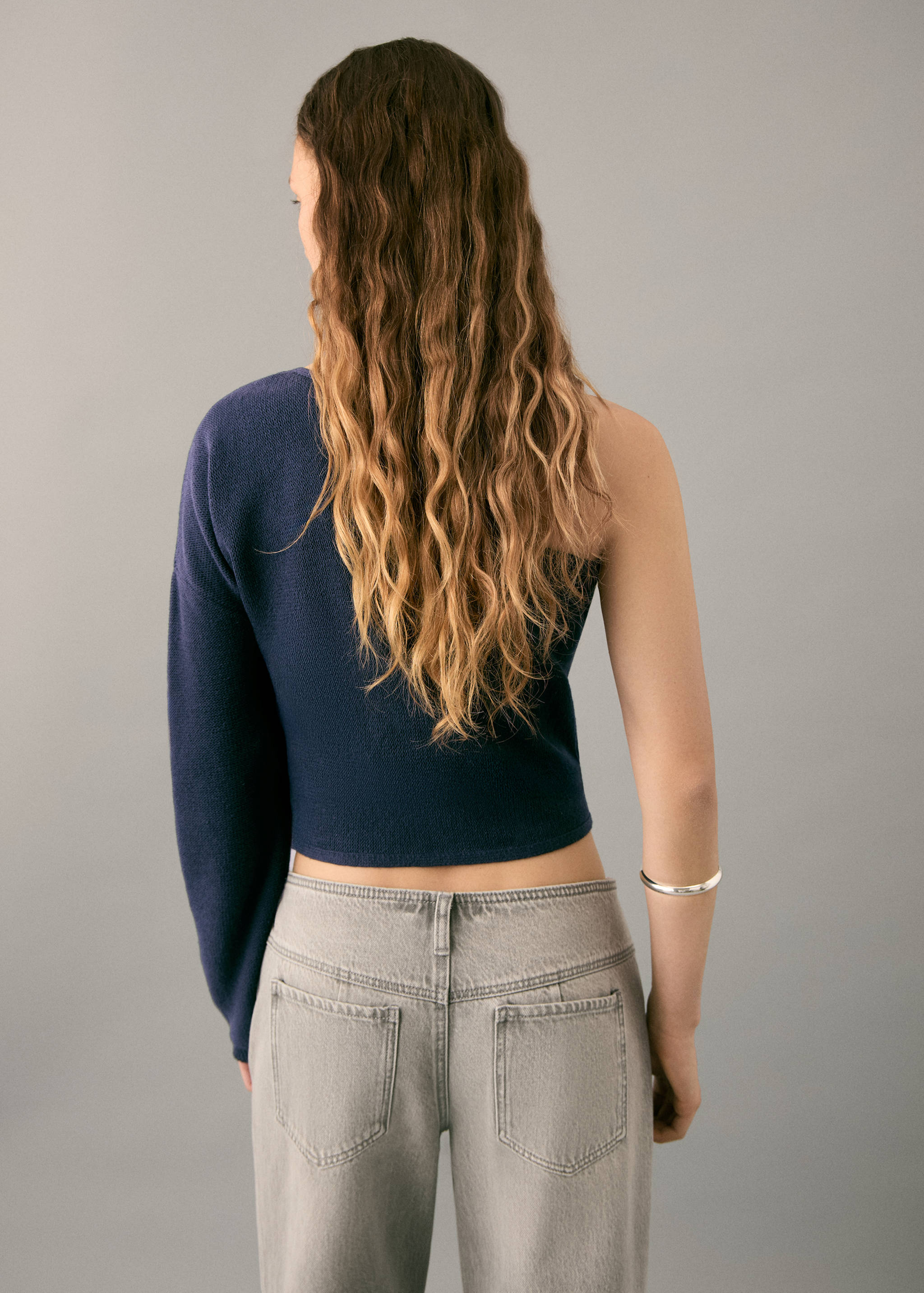 Asymmetric knit sweater - Reverse of the article