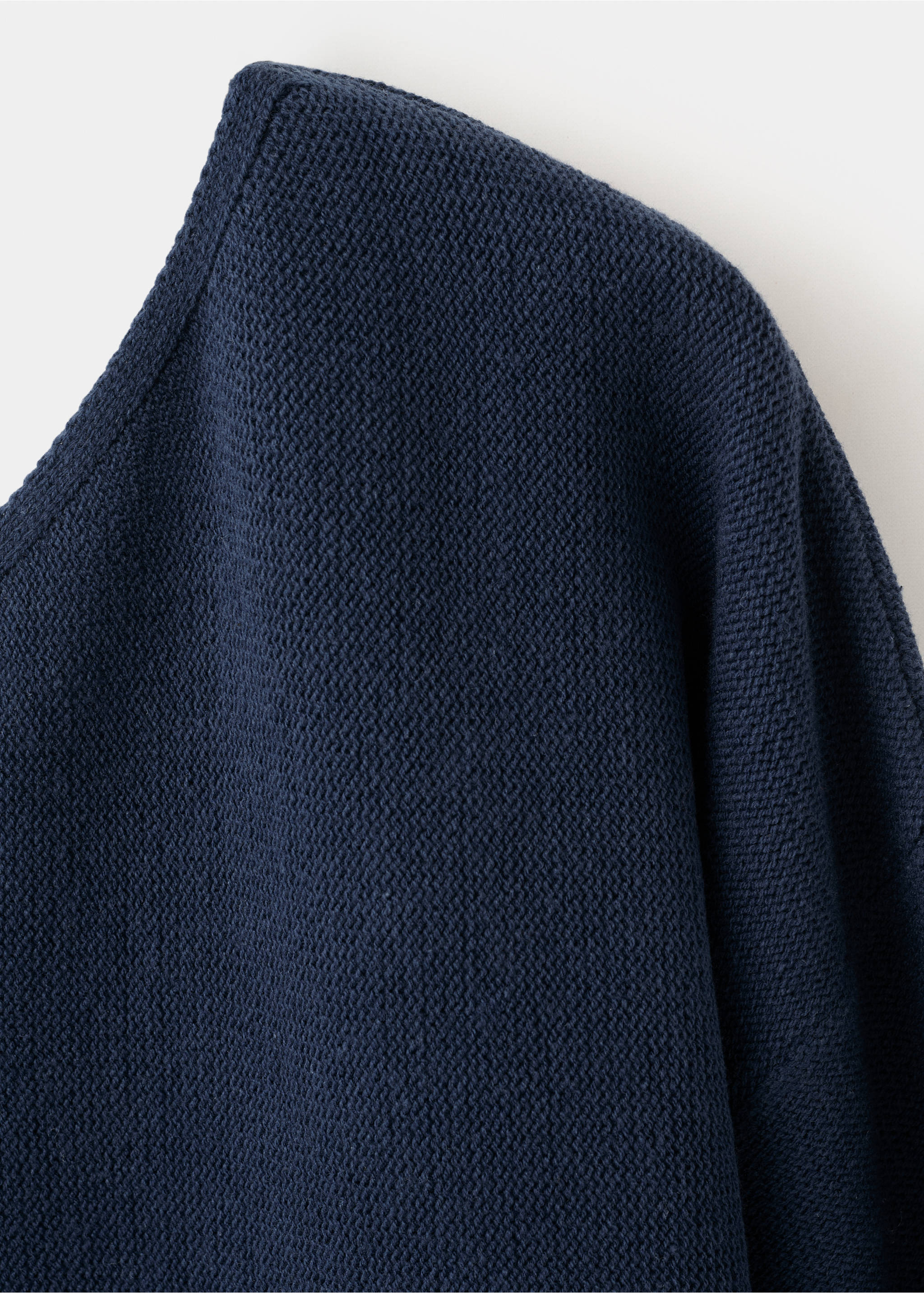 Asymmetric knit sweater - Details of the article 8, Navy. Ref: 27081521-00.